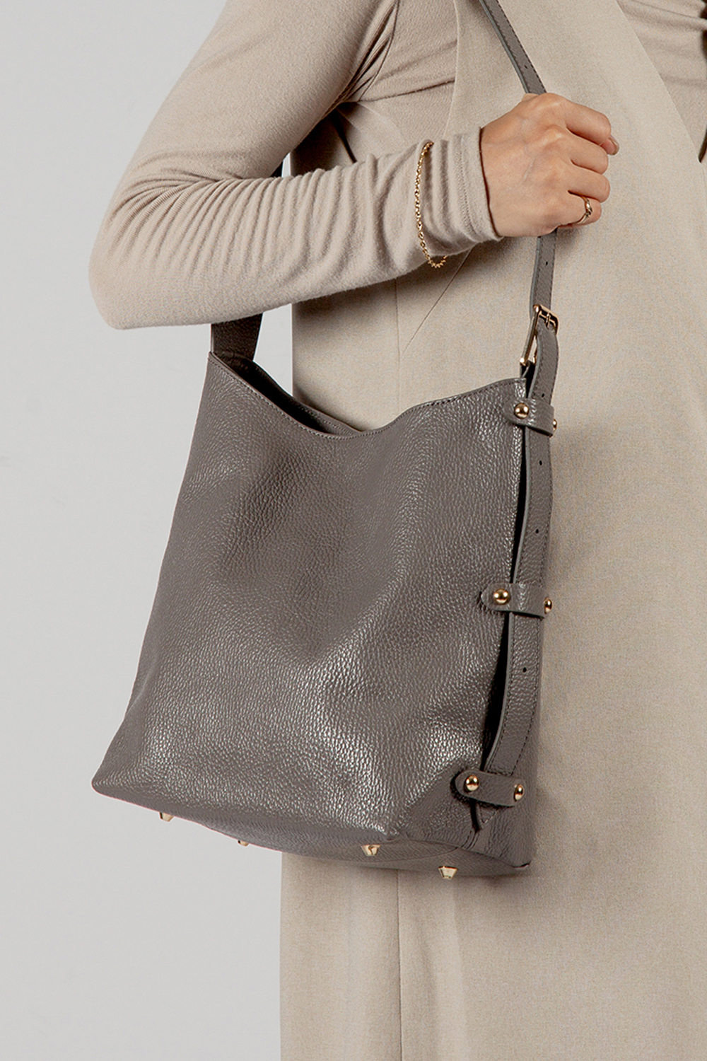 Village 極簡方型水桶包 深灰