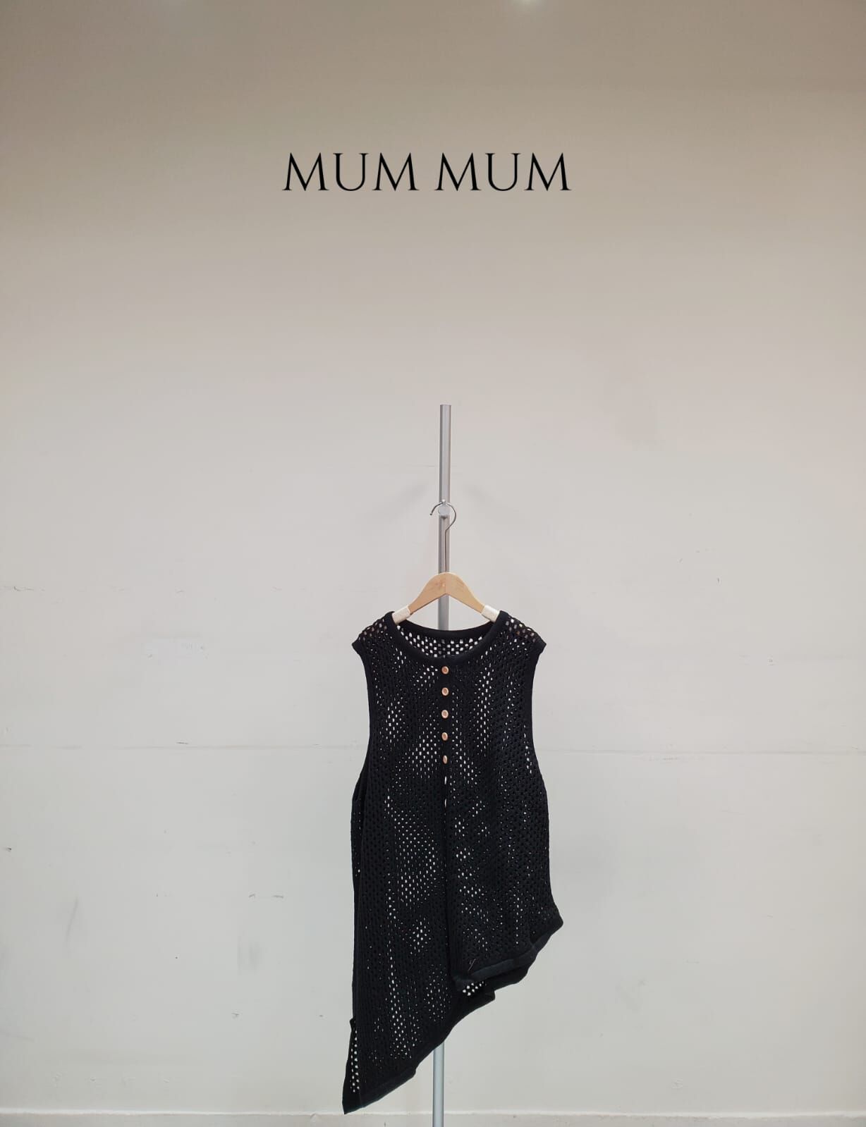 0212732a／斜底邊洞洞氣質背心 48/48/25-37