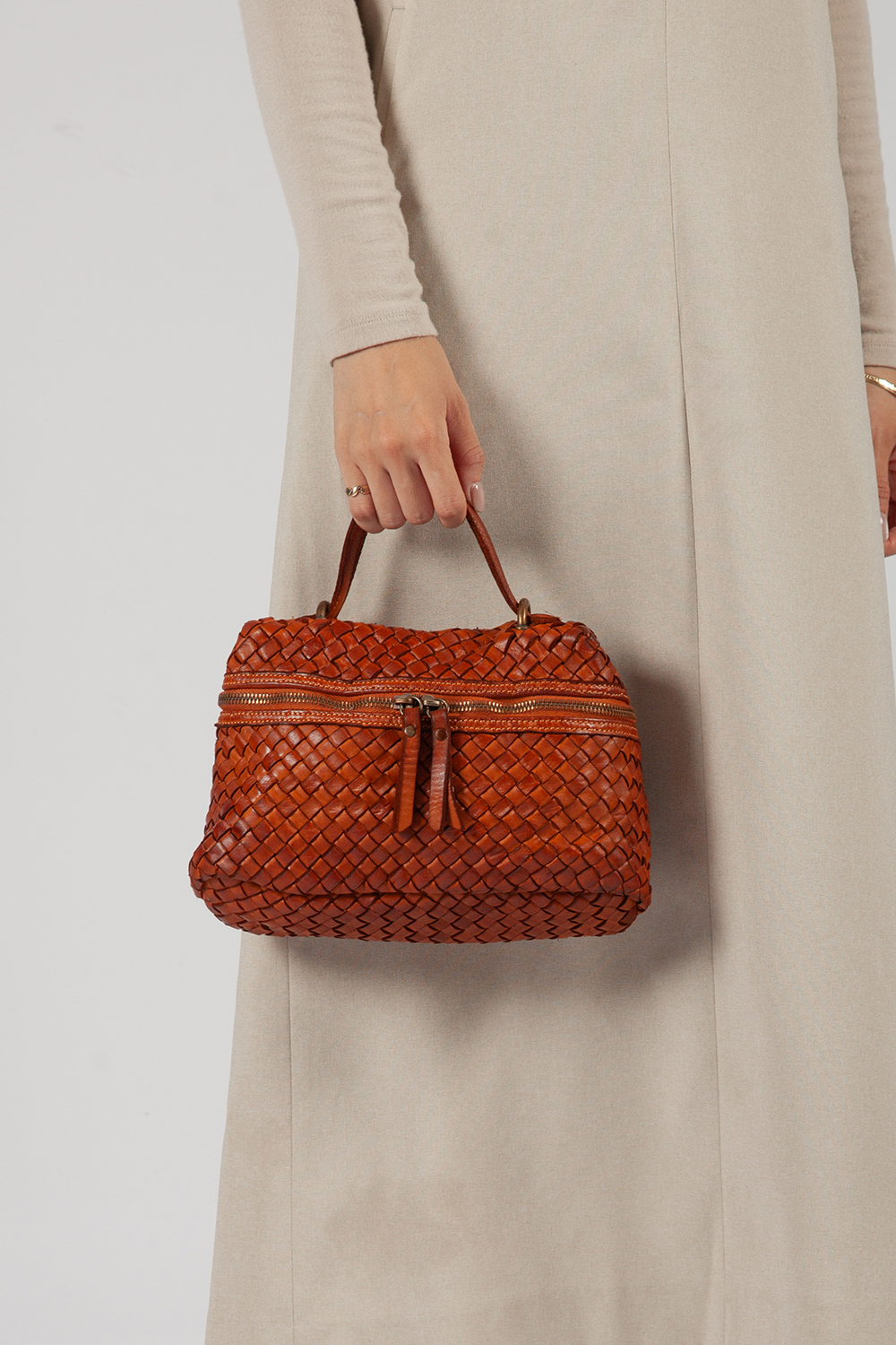 TRAMA 編織雙拉鍊漢堡包 棕色