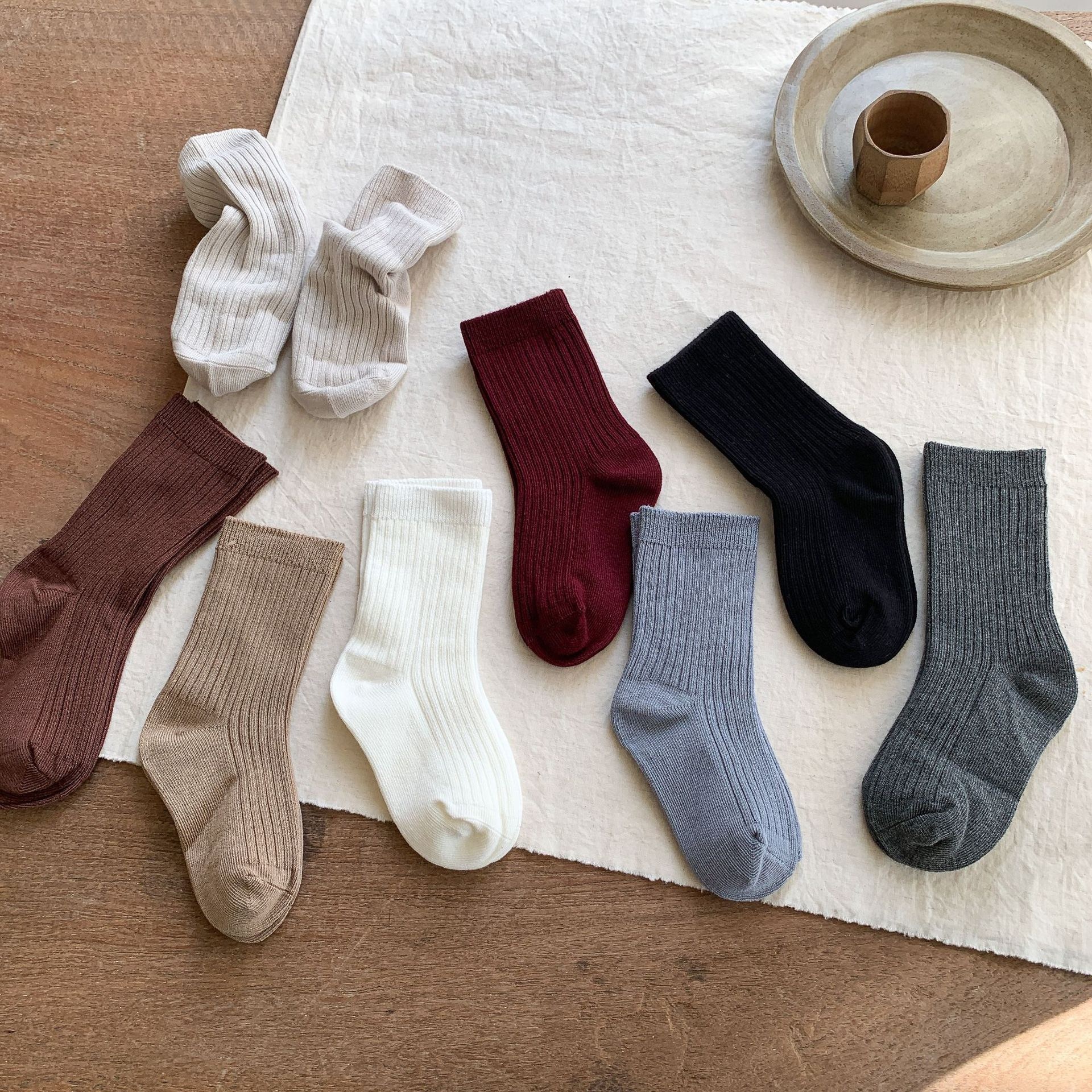 八色好搭配中筒襪