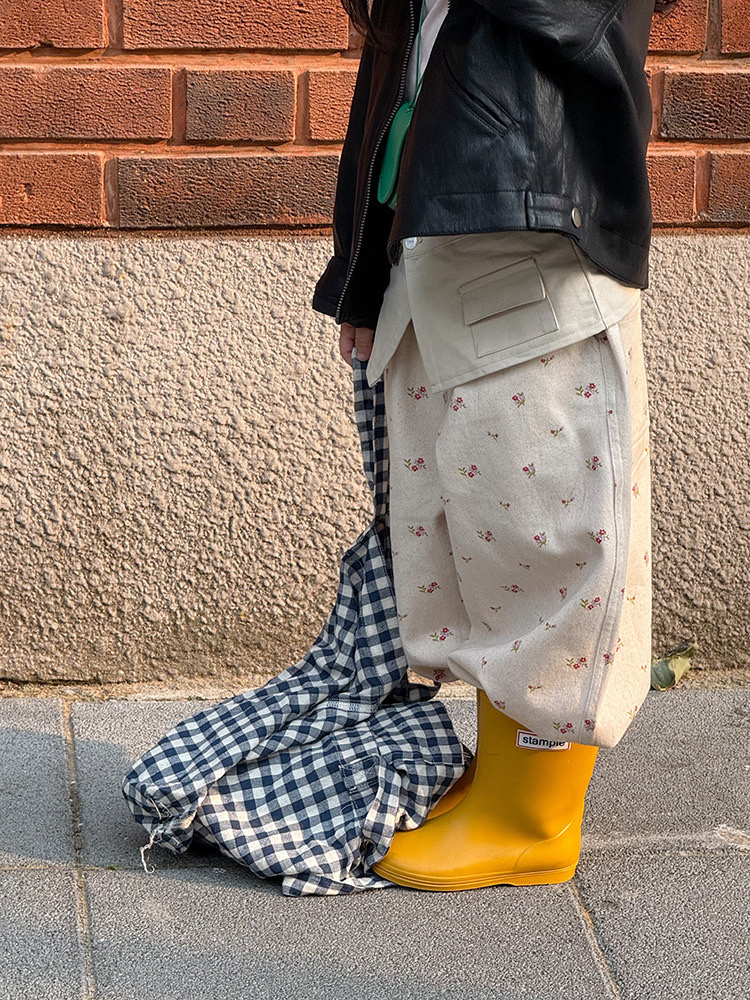 原胚色碎花工裝褲