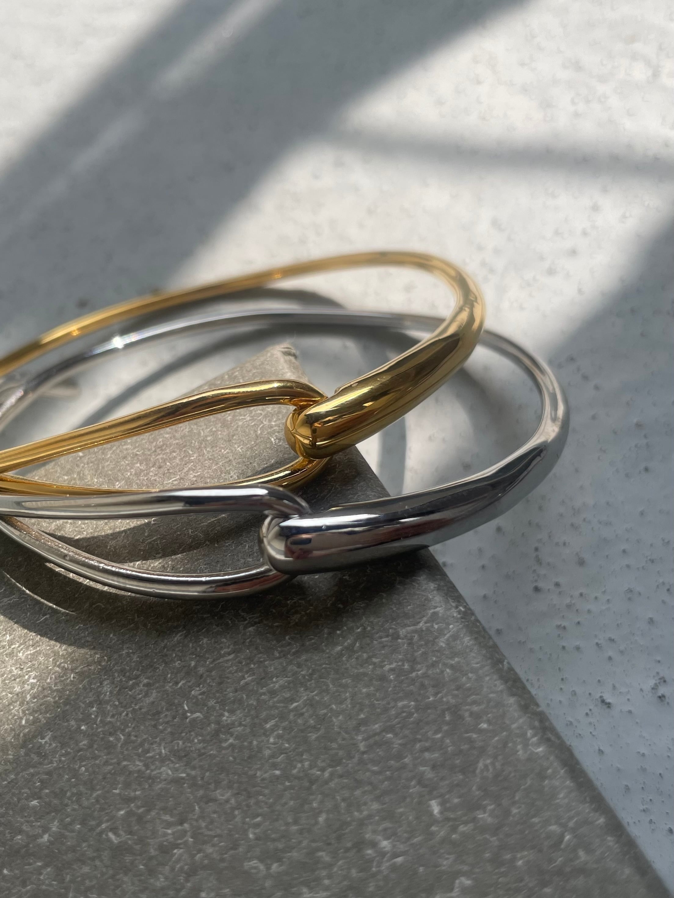 hook bangle