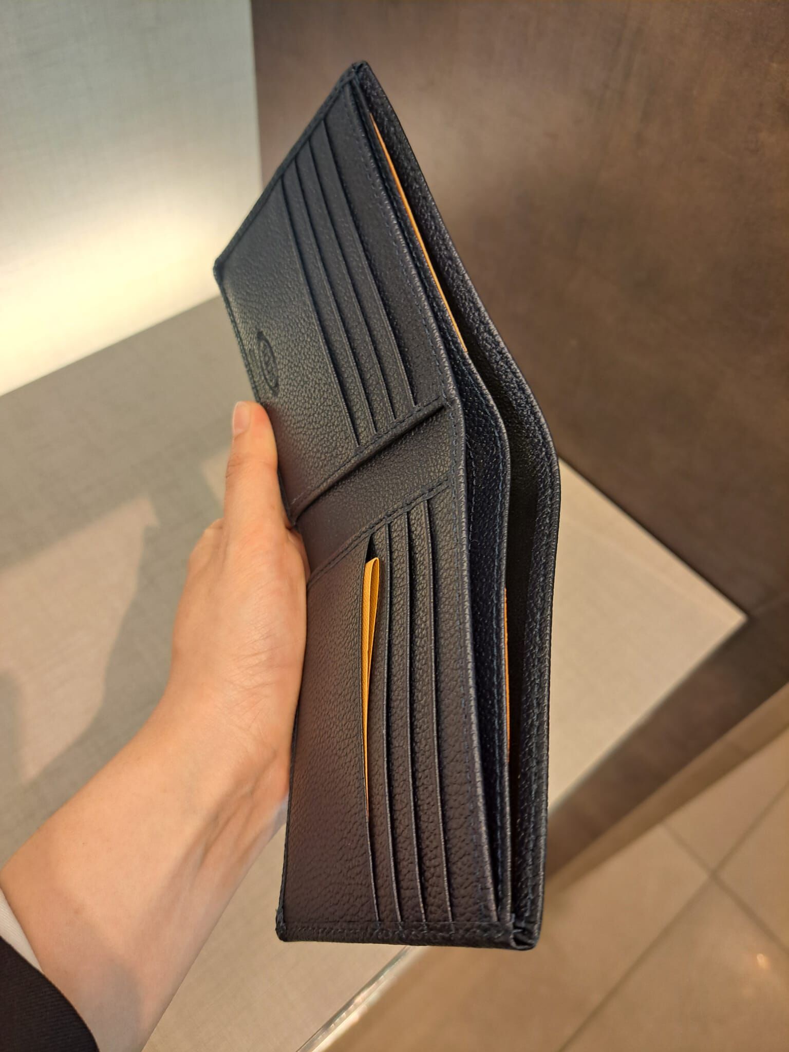 Tods TT logo Bi-fold men card slots wallet 2 colors