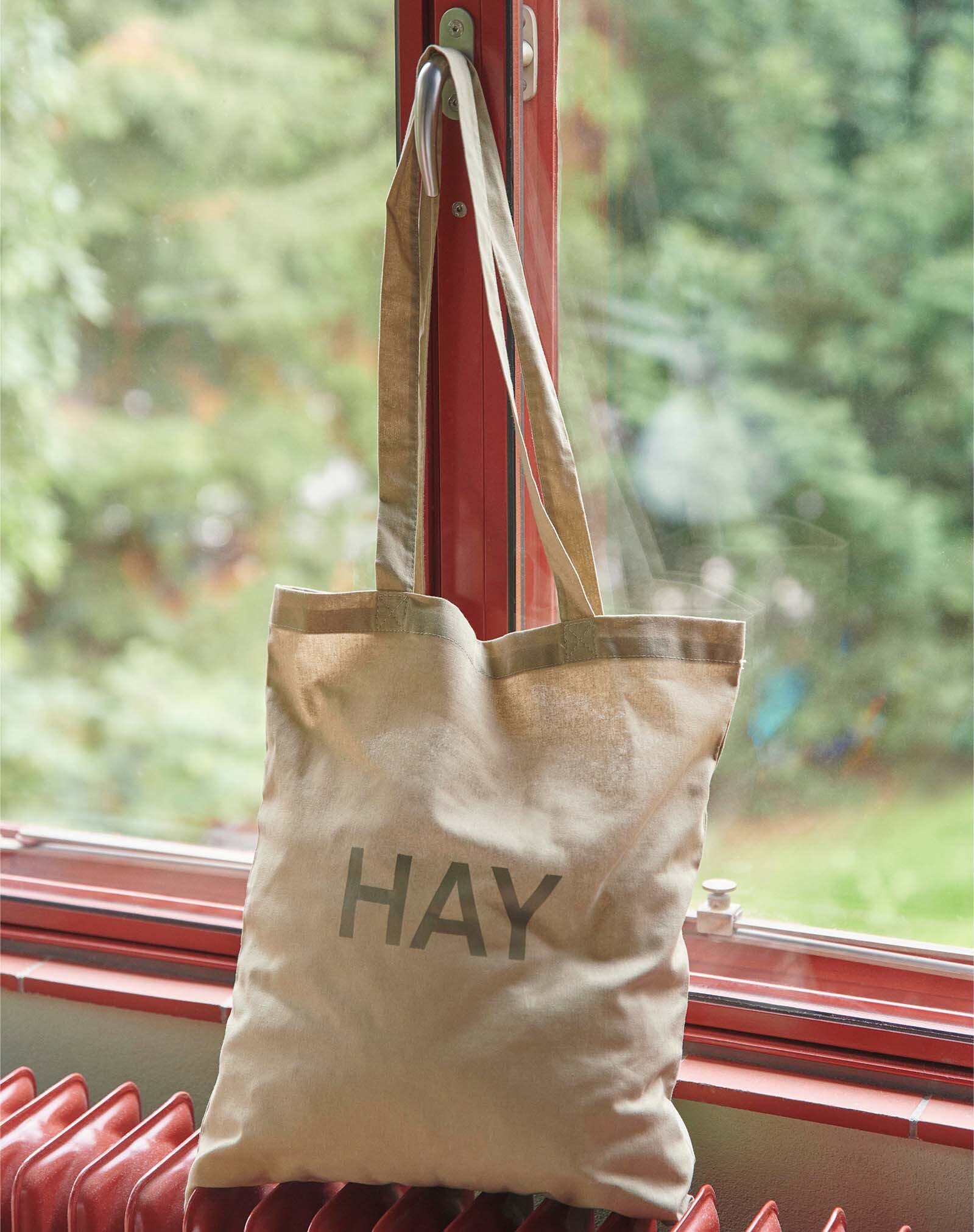 HAY / Tote