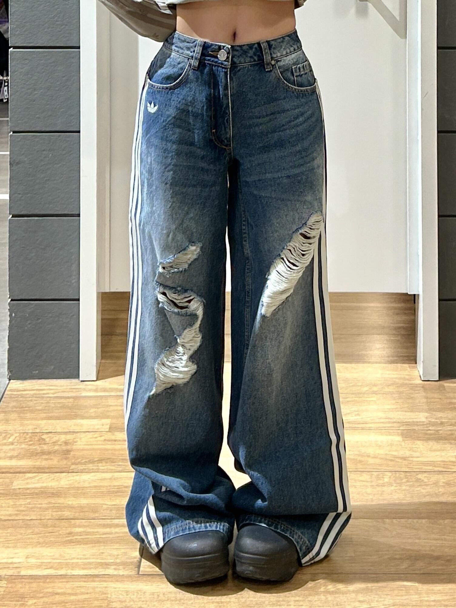 Adidas Originals 破洞牛仔落地褲 寬鬆 破壞 闊腿褲 淺藍色 彎刀褲 三線褲 牛仔褲 男女款/預購