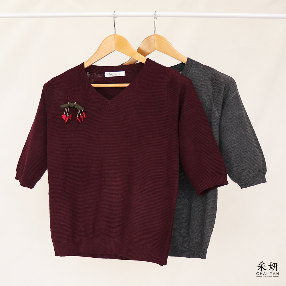 素色橫羅紋胸花針織V領半袖上衣