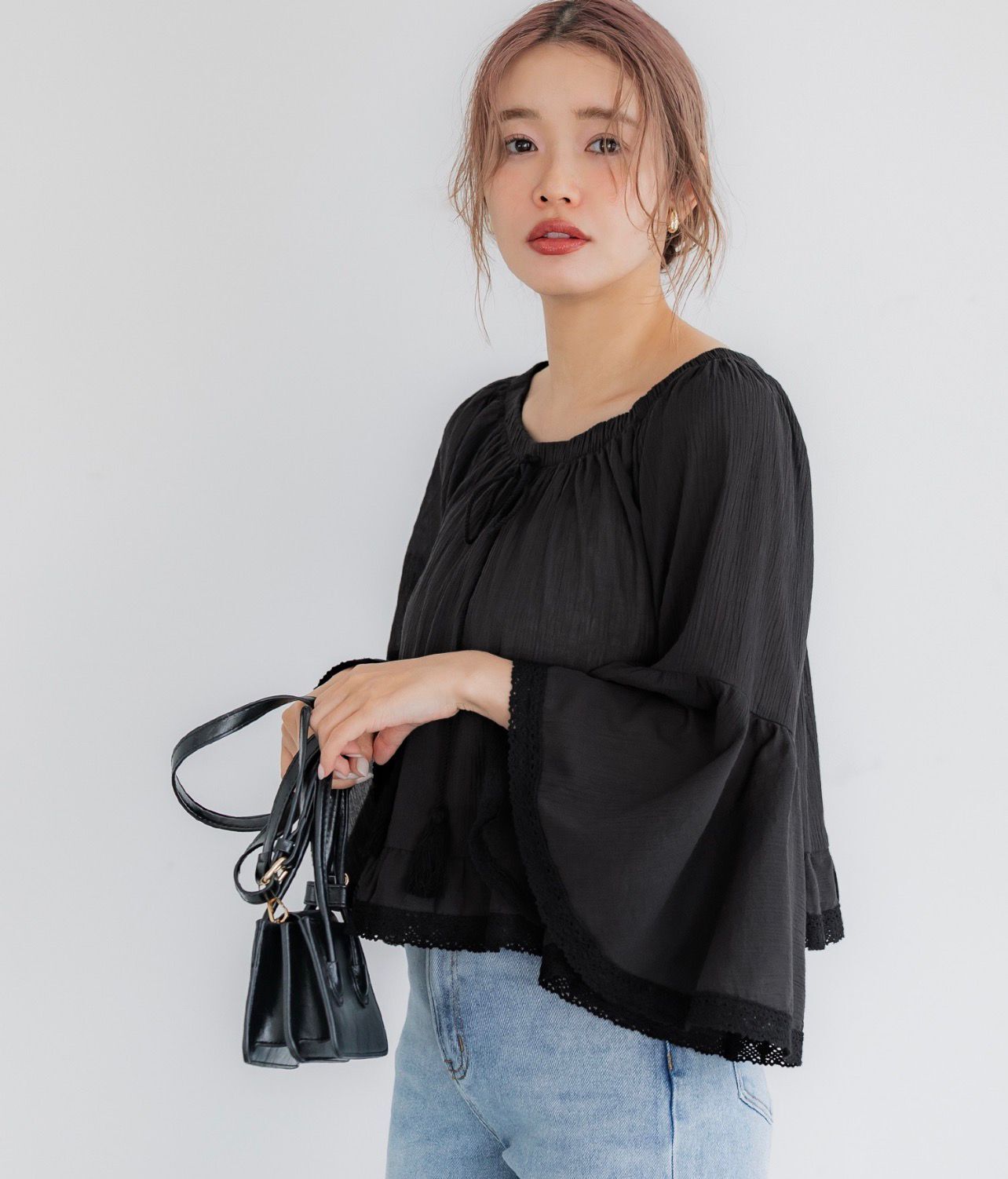 【預購】JN100308 coca 蕾絲露肩襯衫
