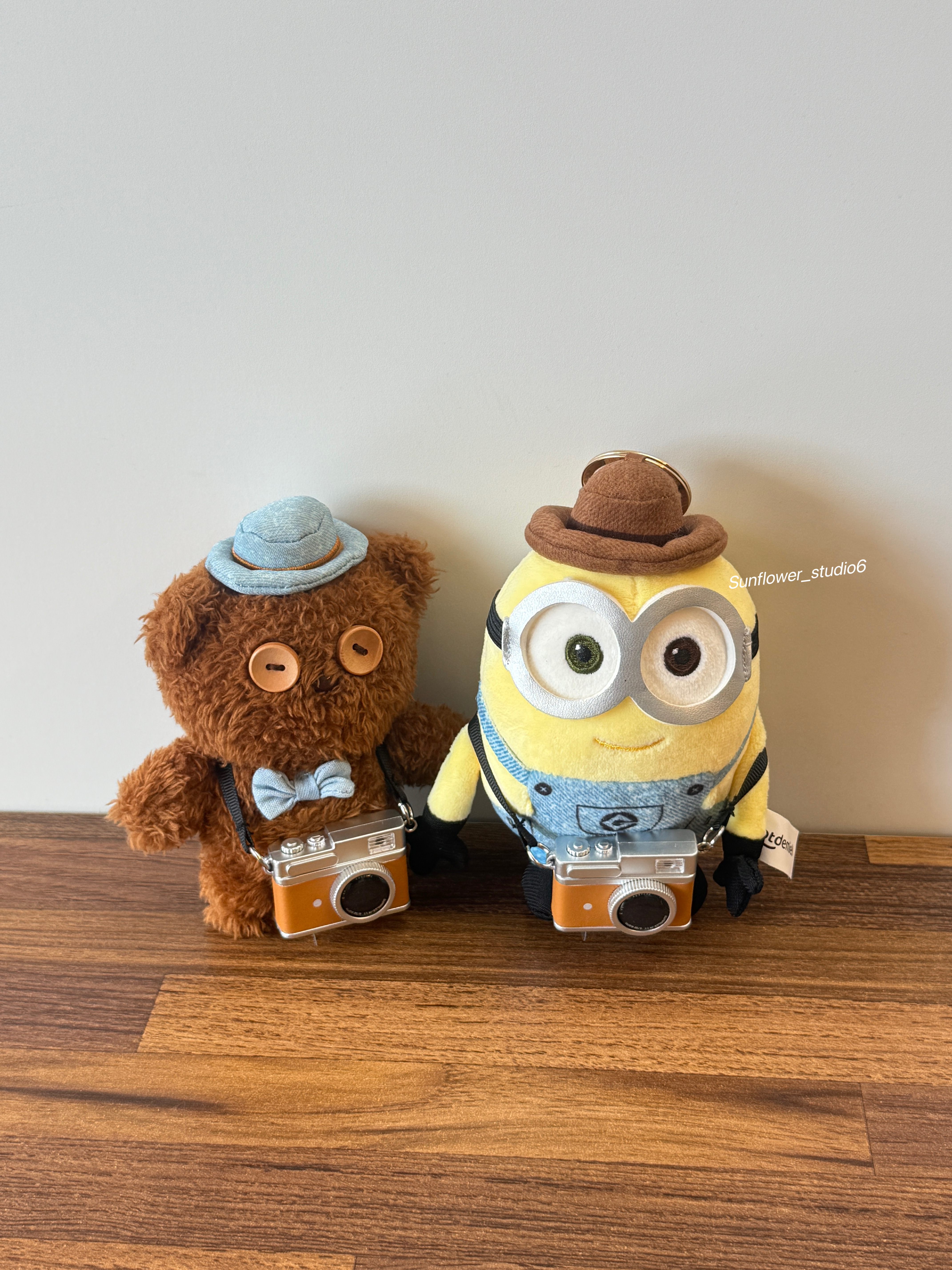 環球正版授權 MINIONS 紳士毛絨漁夫帽吊飾 小小兵 Tim熊 攝影師 有聲吊飾 2款(任買兩件711免運)/預購