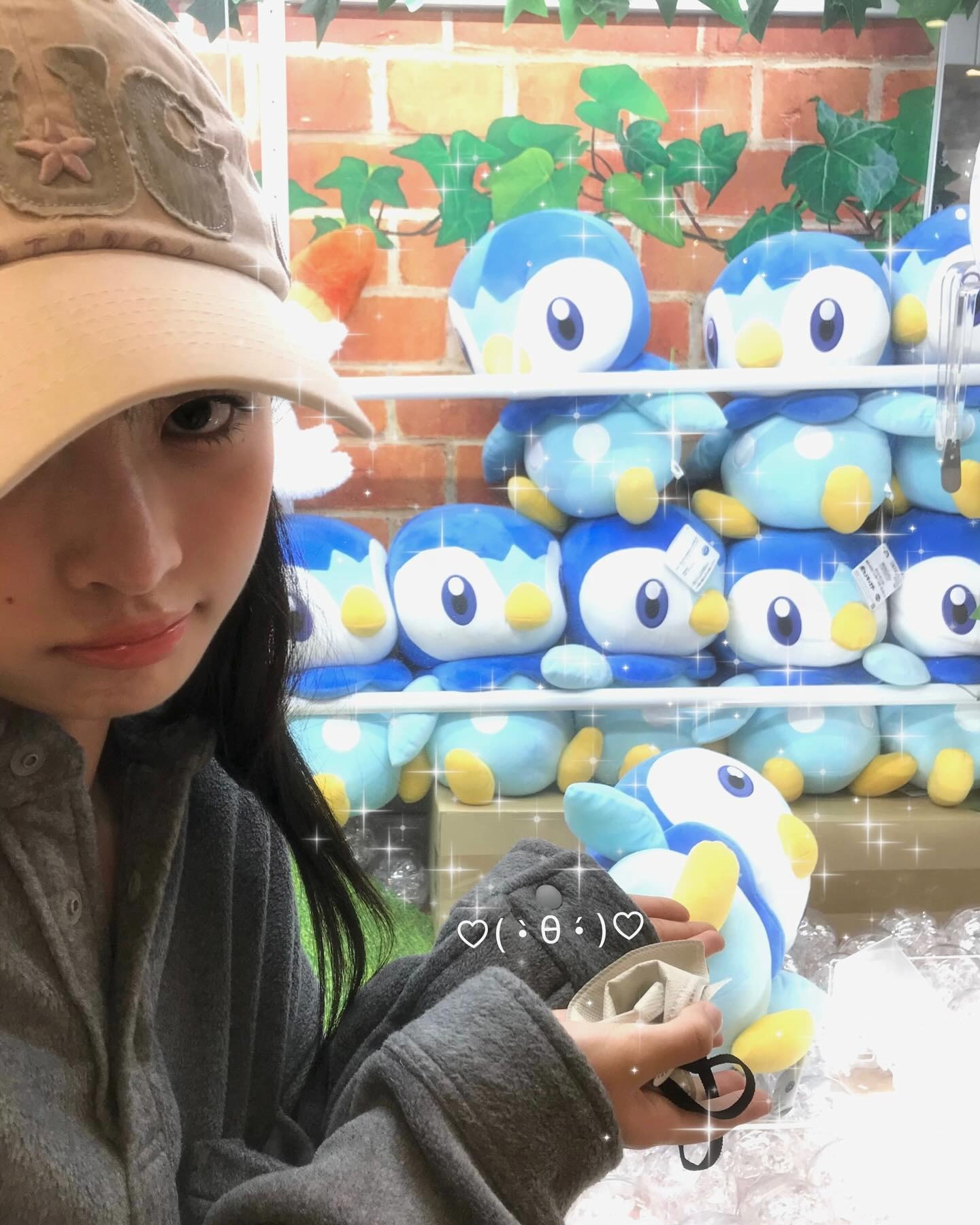 HUG YOUR SKIN HUG FRIENDS CAP