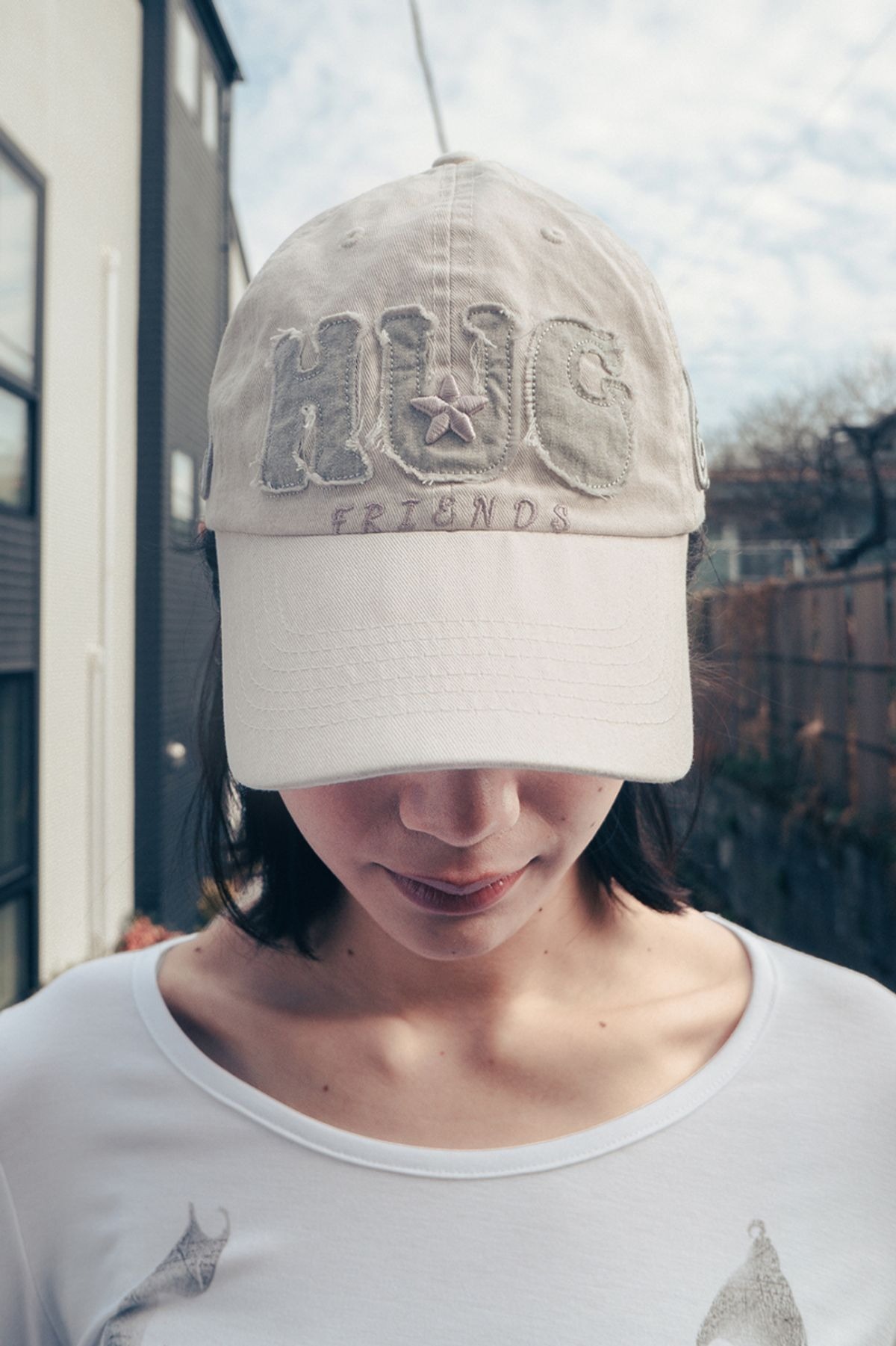 HUG YOUR SKIN HUG FRIENDS CAP
