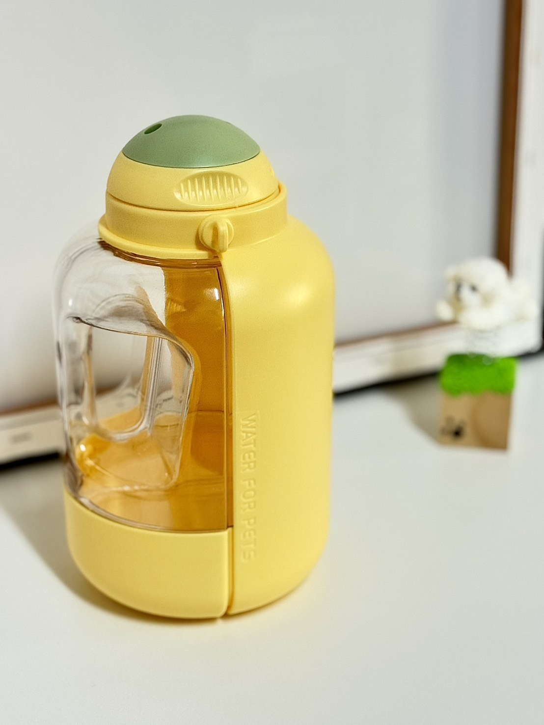 外出必備🌟寵物多功能水壺-陽光黃🌟可裝1000ml容量飲用水+300g零食🌟3色可選🌟附背帶