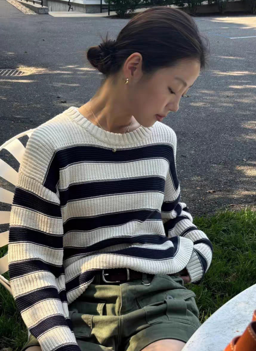 ᴷᴼᴿᴱᴬ 🇰🇷Notthing writen圓領隨性慵懶條紋針織上衣(兩色)