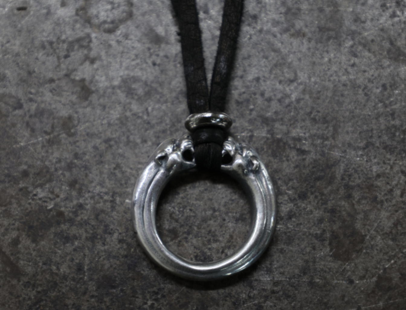 Fate Co SE-1447 two panthers necklace