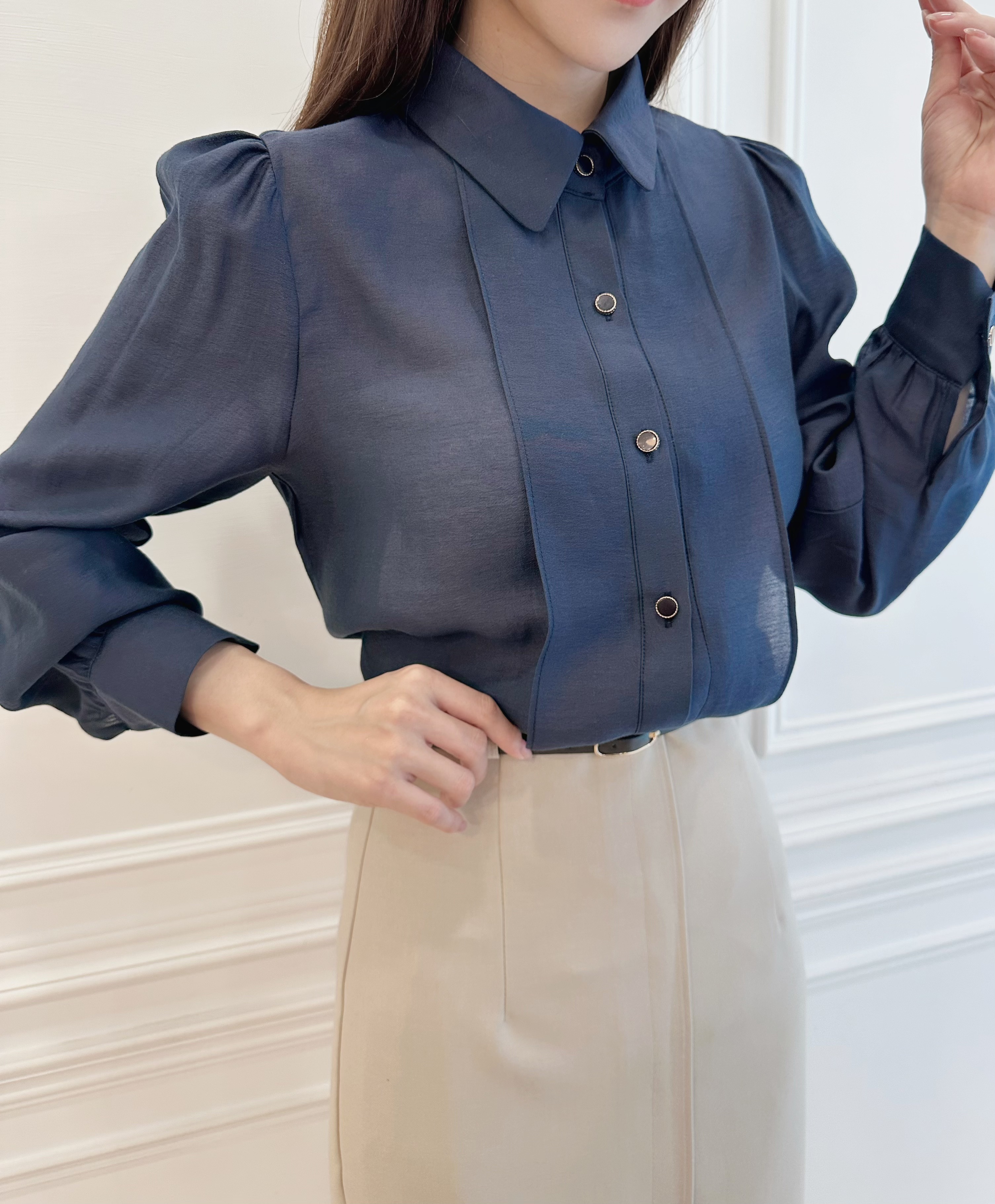 透紗前打褶襯衫