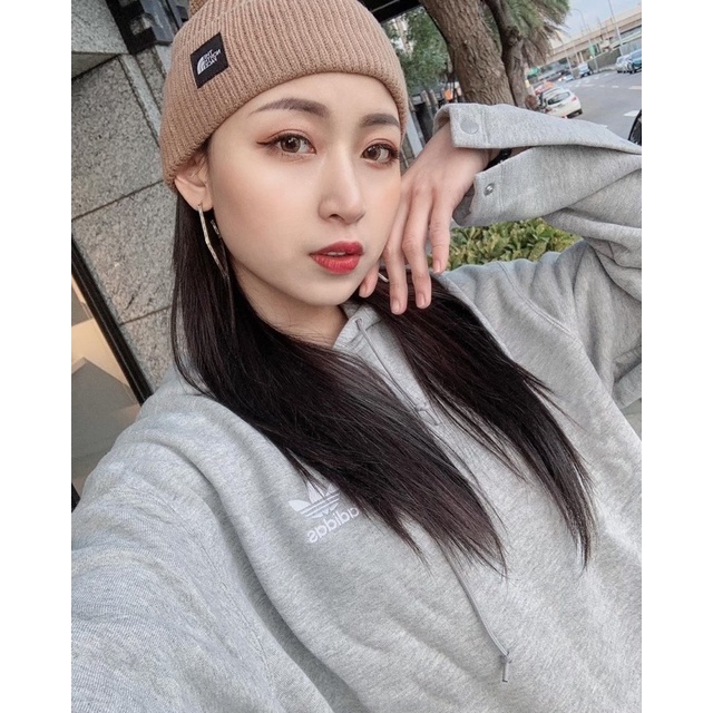 【現貨出清】Adidas Originals 女款短版連帽上衣｜灰色 三葉草 DX1151