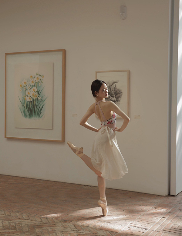 俄羅斯 Grishko【GR-DA4035 削肩挖背舞衣】可放胸墊