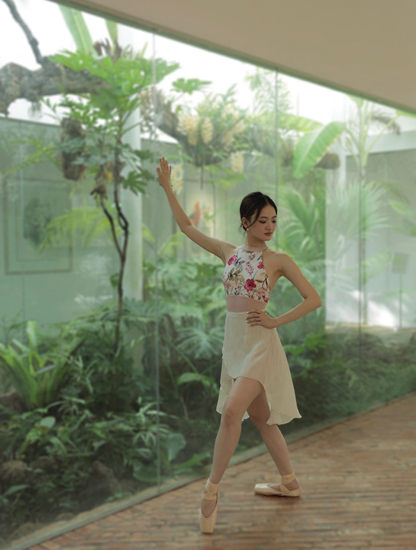 俄羅斯 Grishko【GR-DA4035 削肩挖背舞衣】可放胸墊