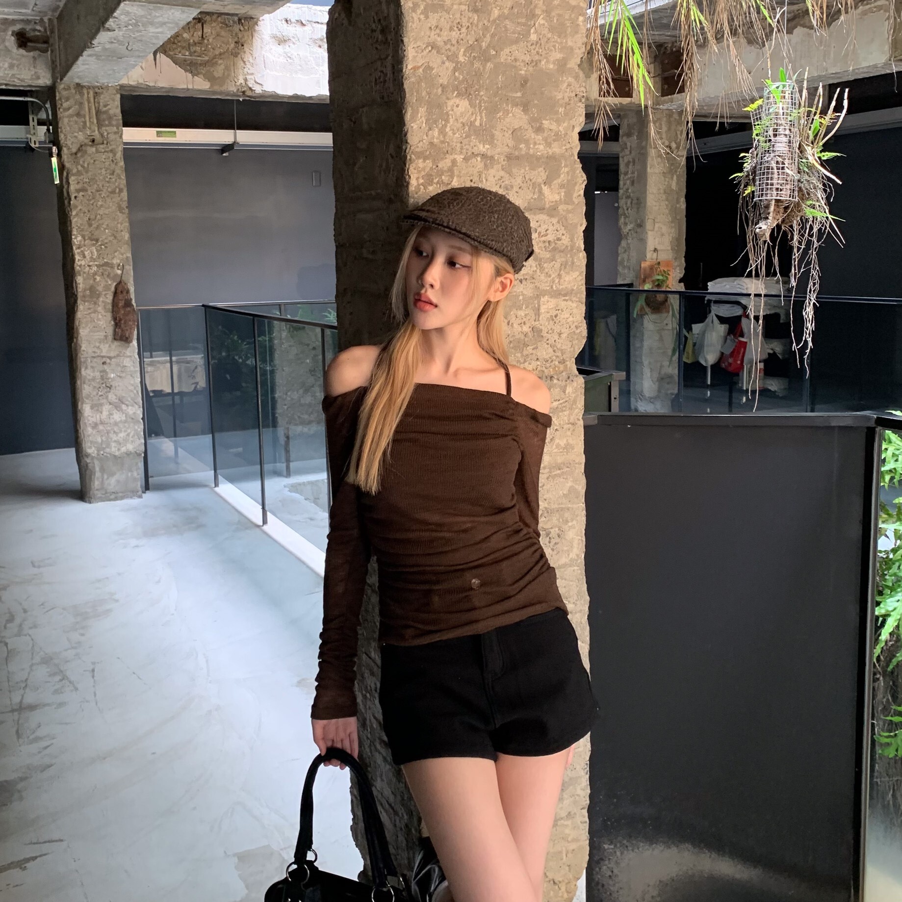 ISA_約會大推! 心動透肌感抓皺設計繞脖上衣_59004