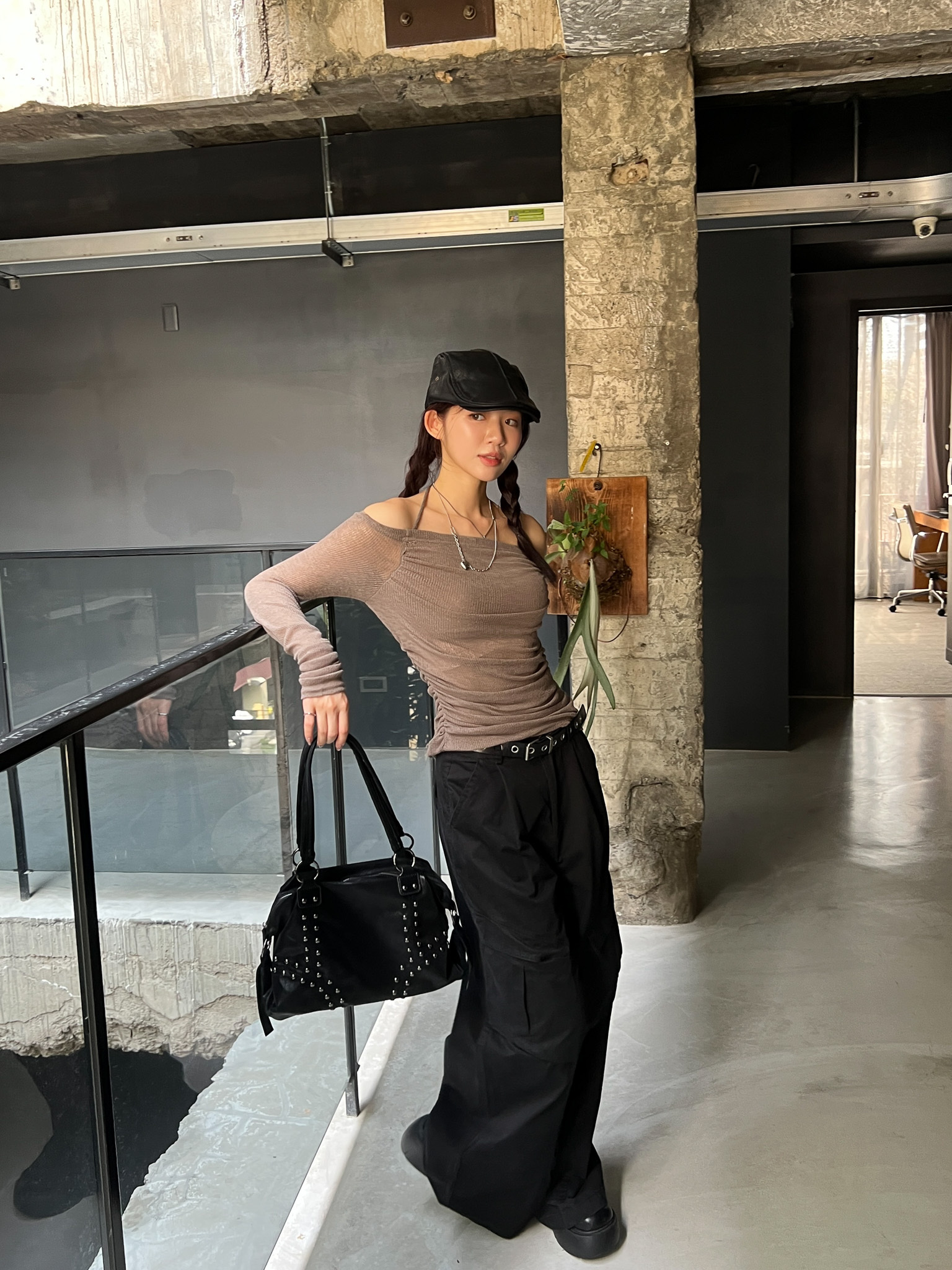 ISA_約會大推! 心動透肌感抓皺設計繞脖上衣_59004