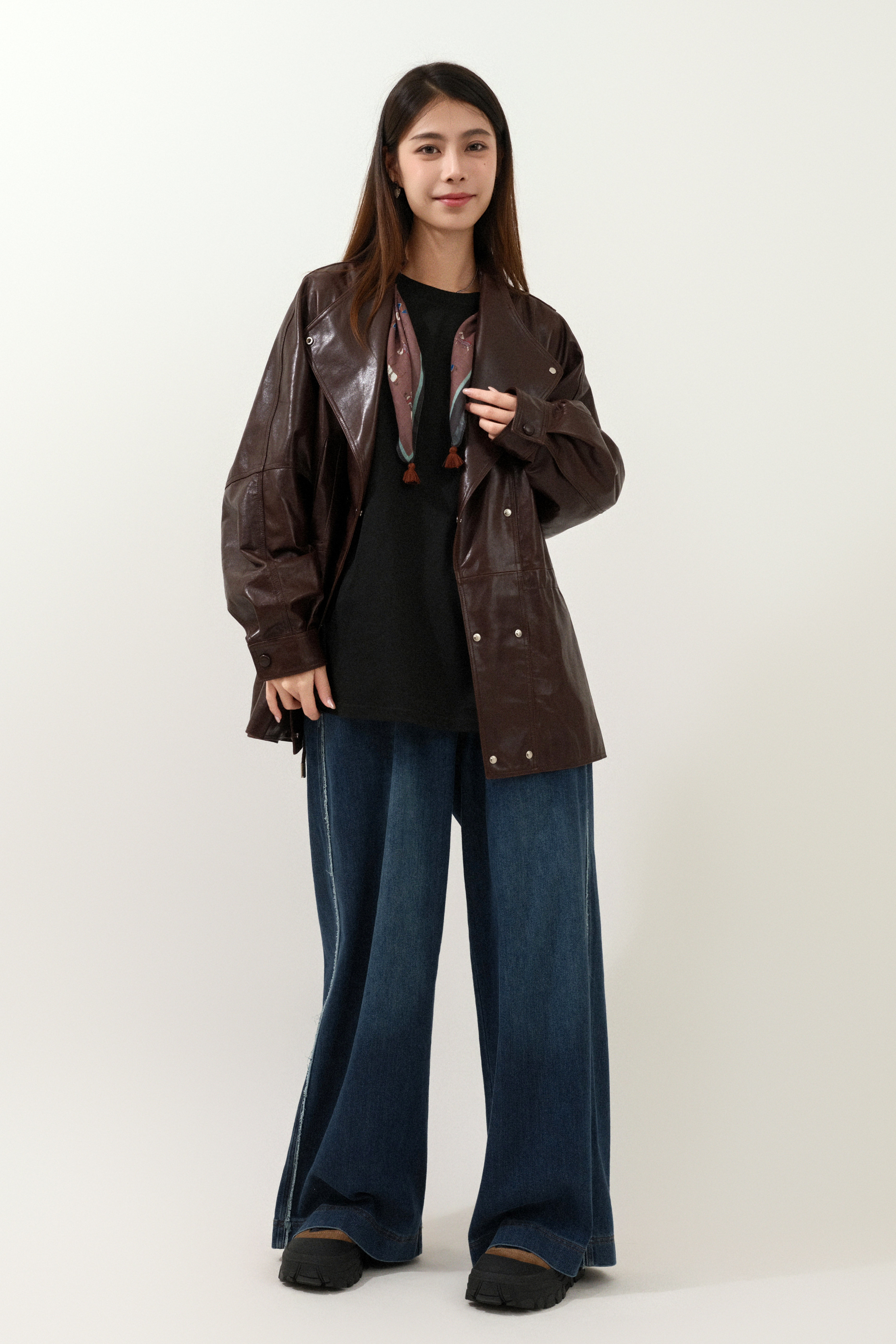 FW25_0090（真皮外套＋上衣＋牛仔褲）