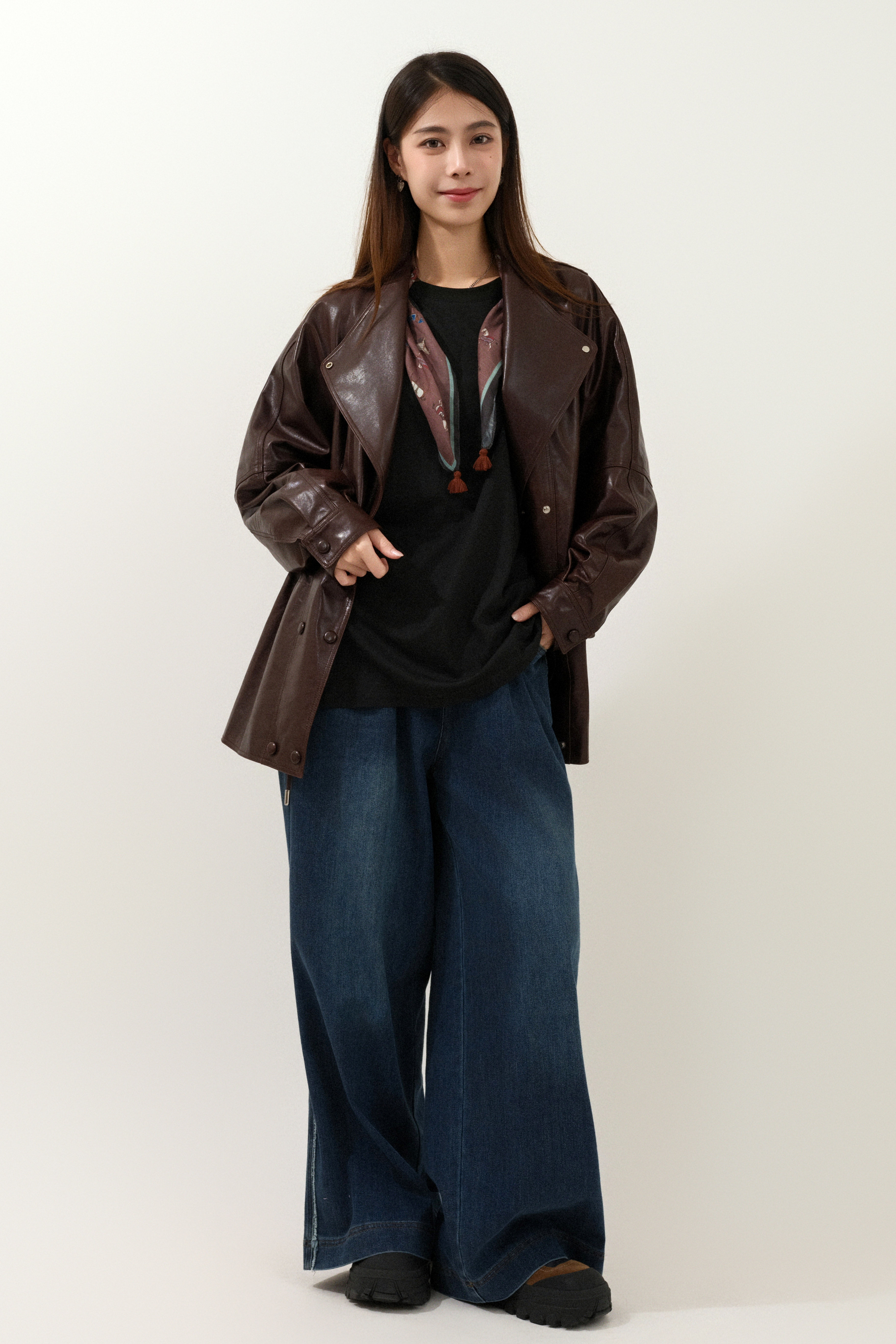 FW25_0090（真皮外套＋上衣＋牛仔褲）