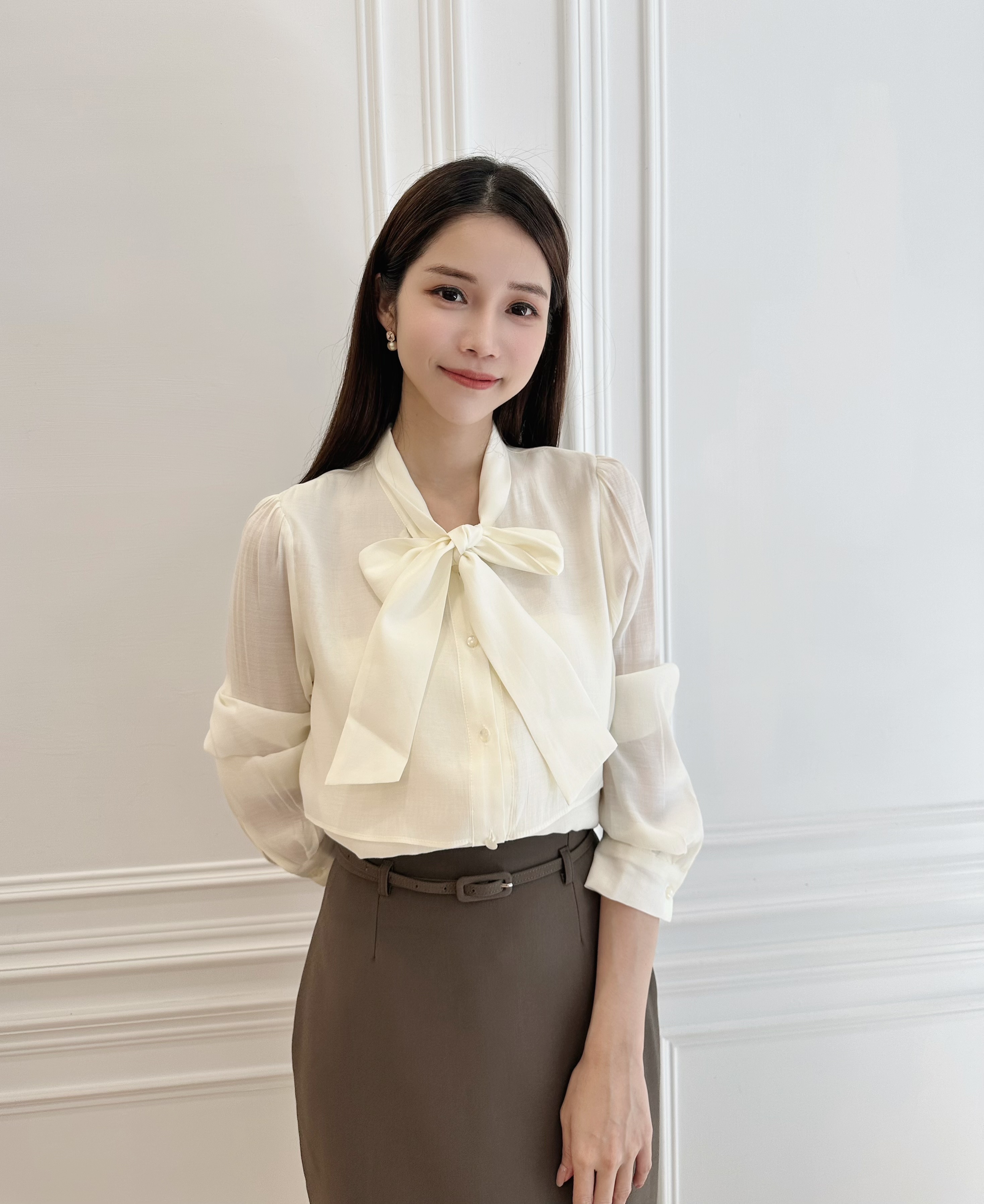 細緻領巾圓釦襯衫