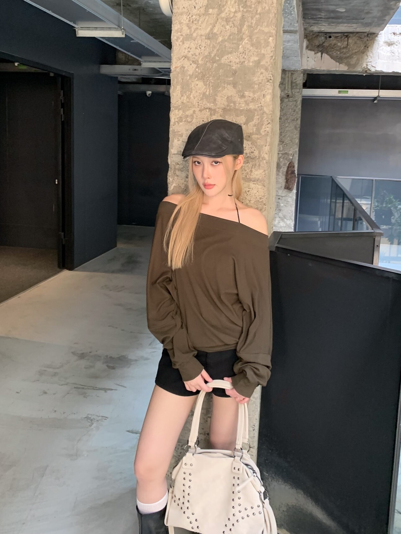ISA_極簡魅力! 不費力慵懶感日常寬鬆斜肩上衣_59017