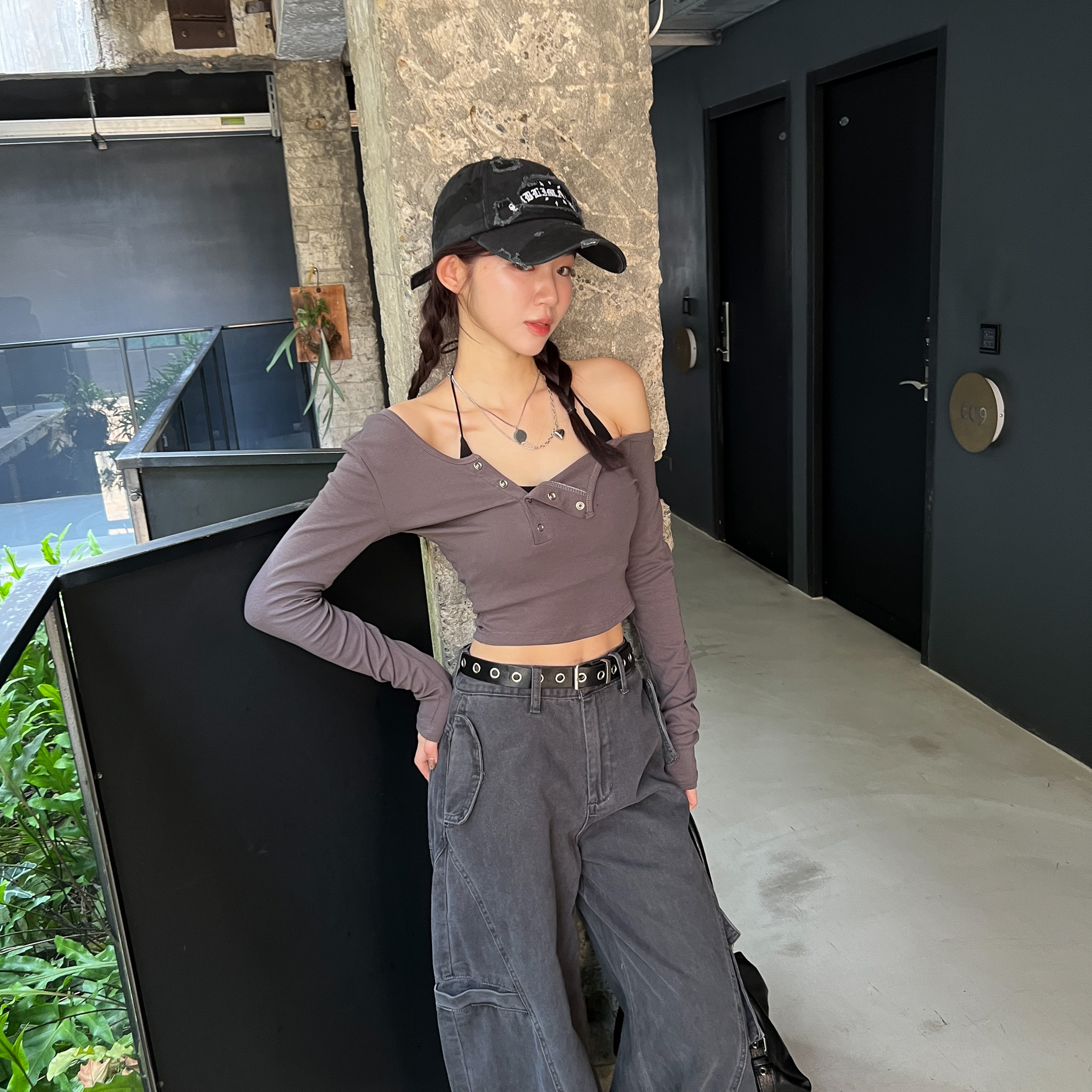 ISA_秋冬辣妹快訊 (真!)二件斜肩小排釦繞脖上衣_59036