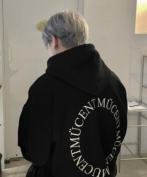 MUCENT ARC BACK LOGO HOODIE