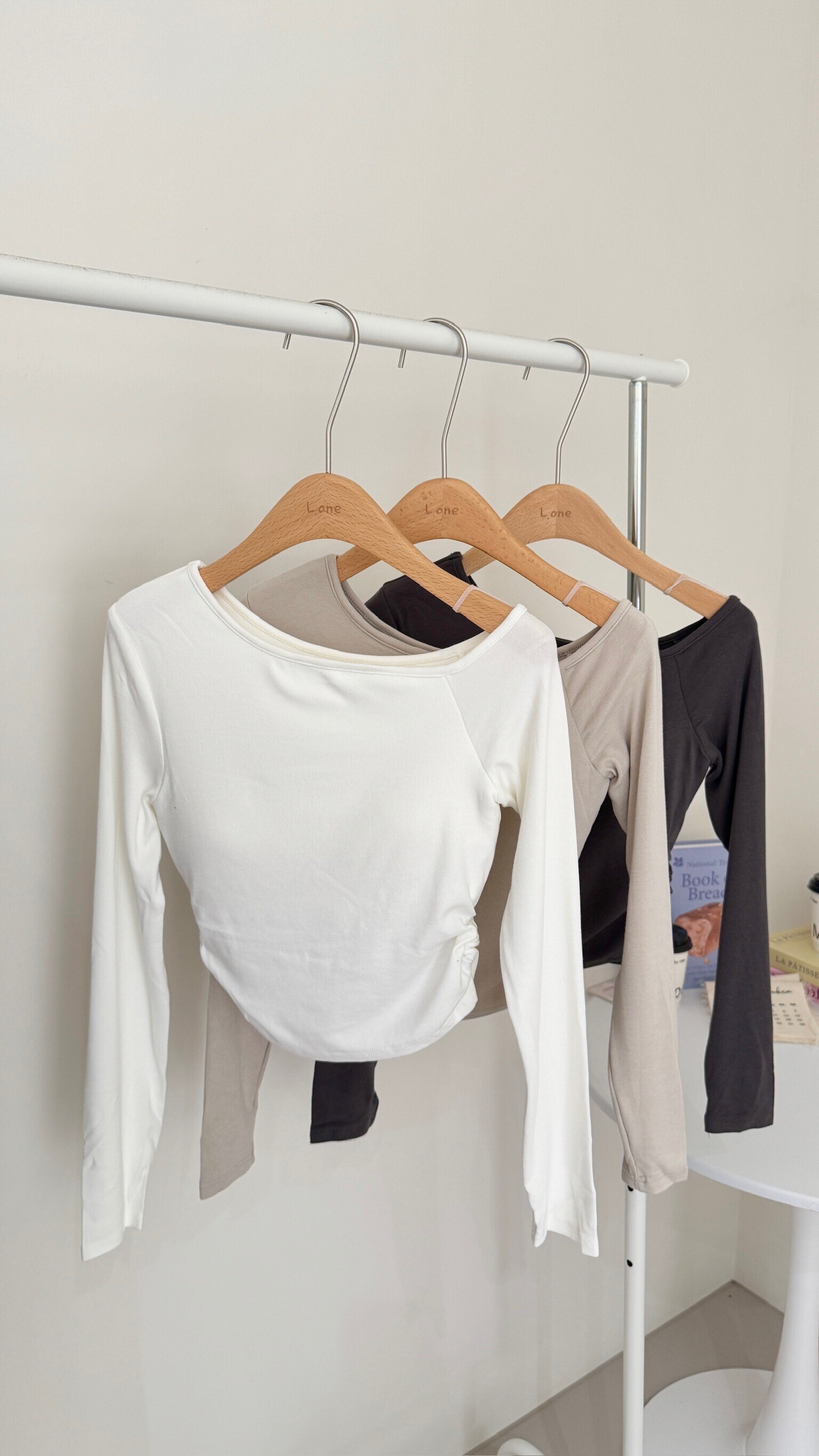 斜肩縮腰罩杯上衣