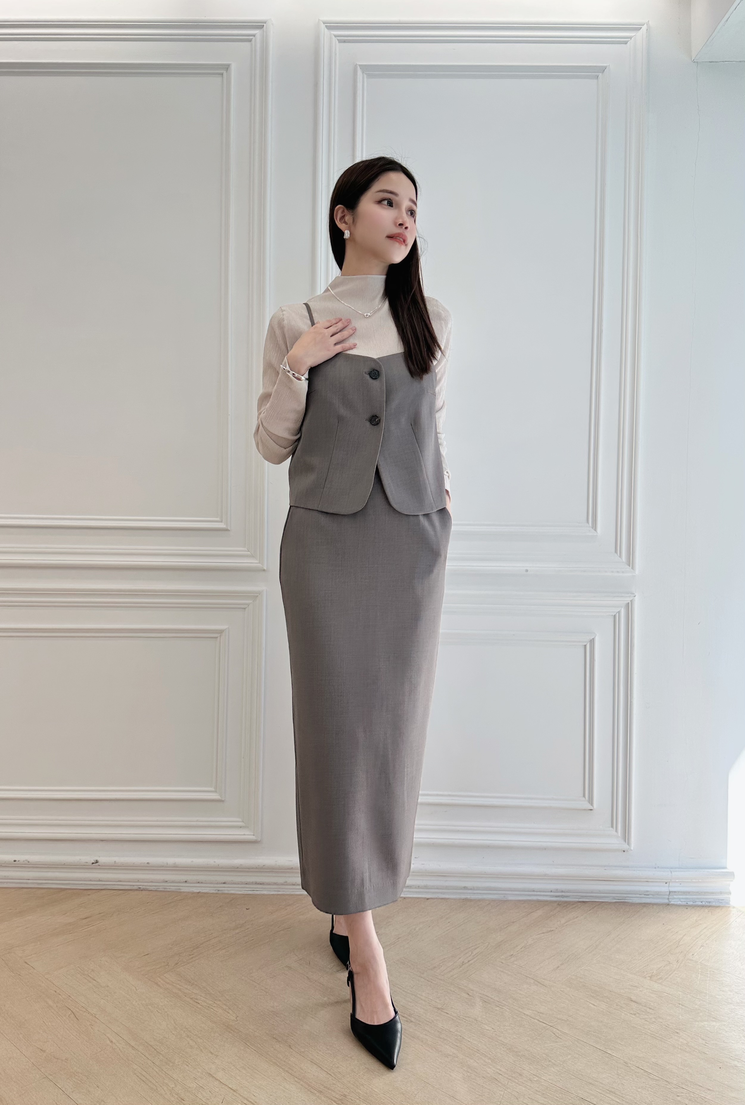 細肩帶雙釦背心+西裝裙套裝