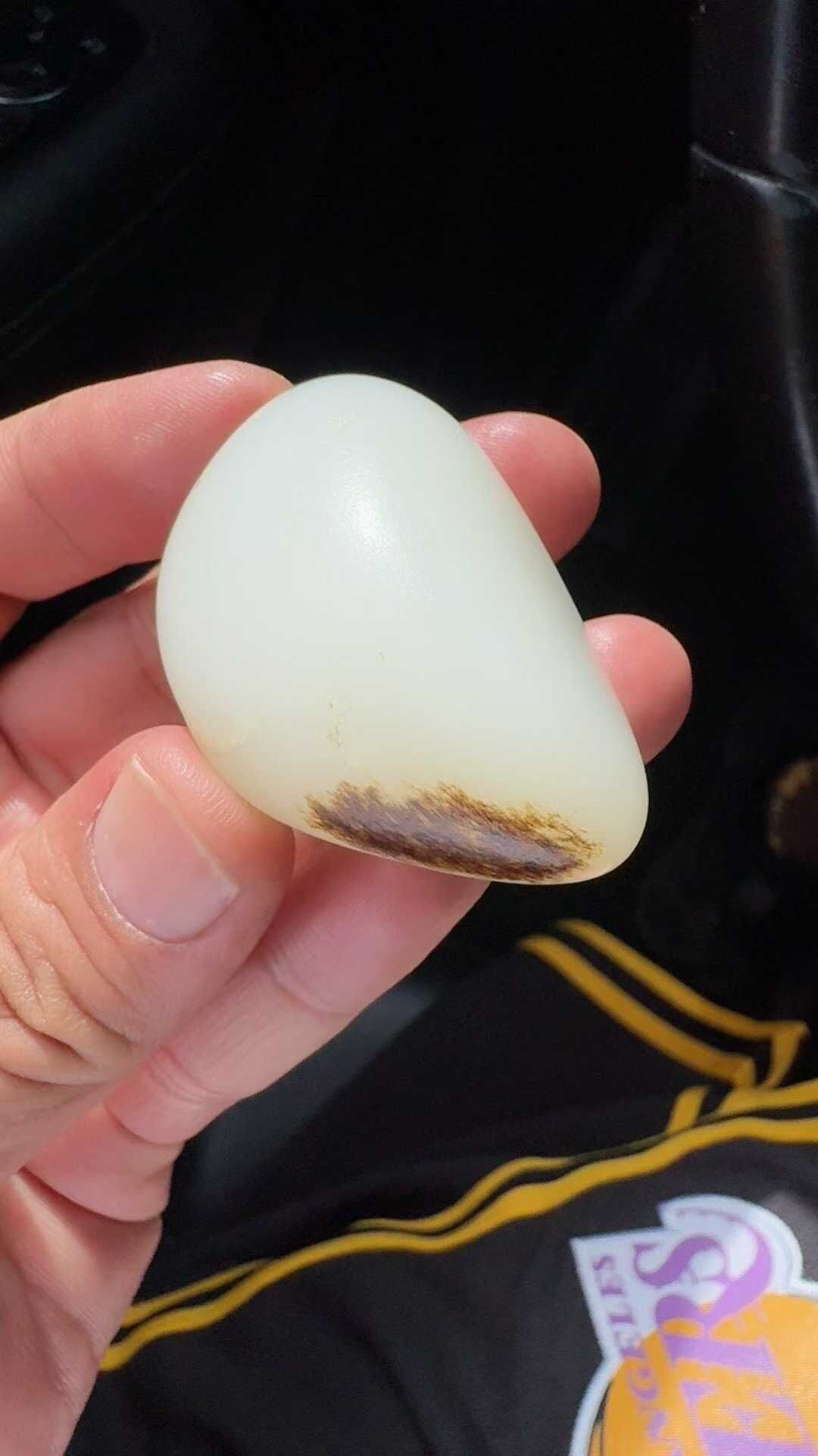 925732 和田玉羊脂白聚油黑皮原籽