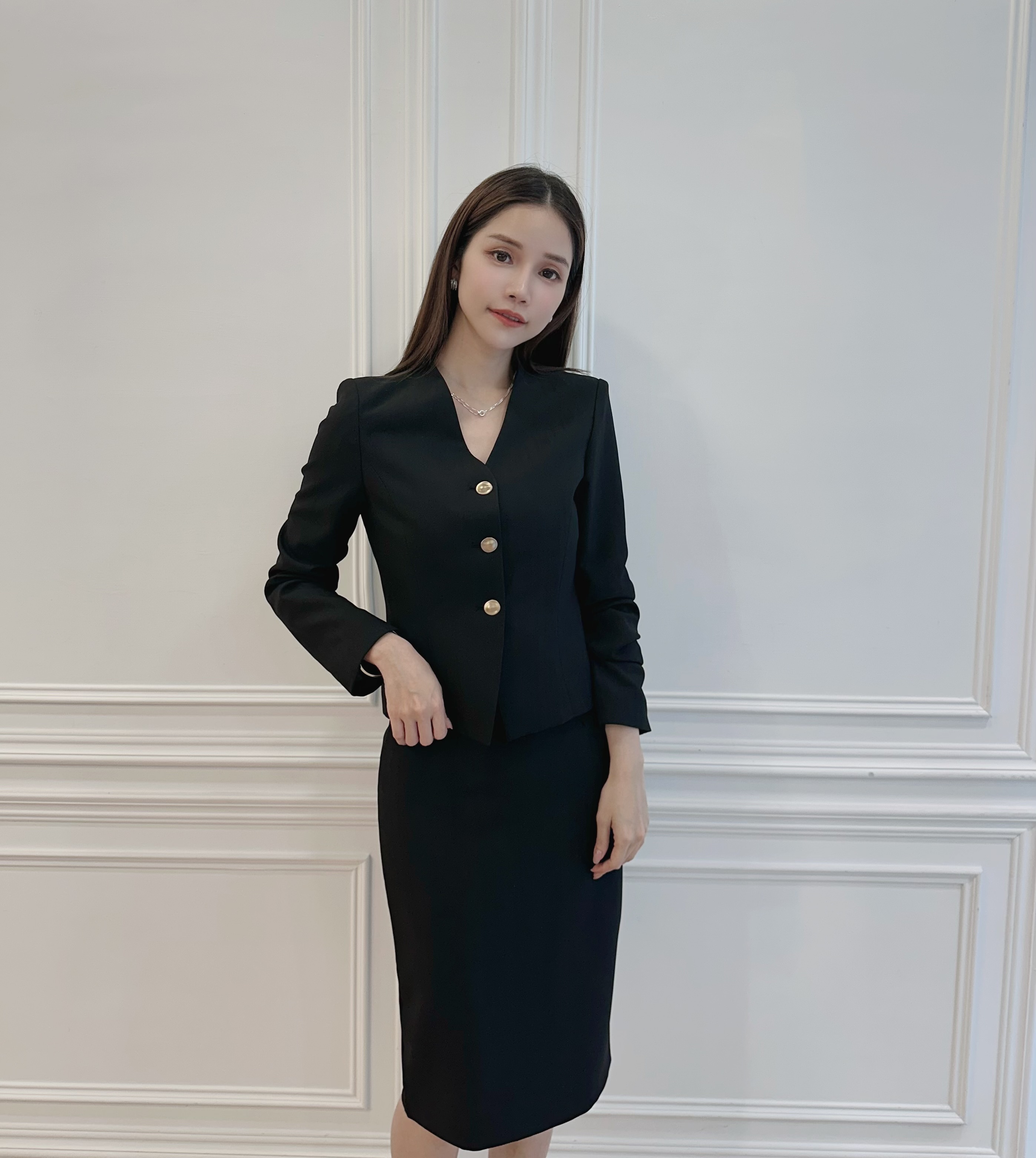 V領金釦織紋窄裙套裝-黑