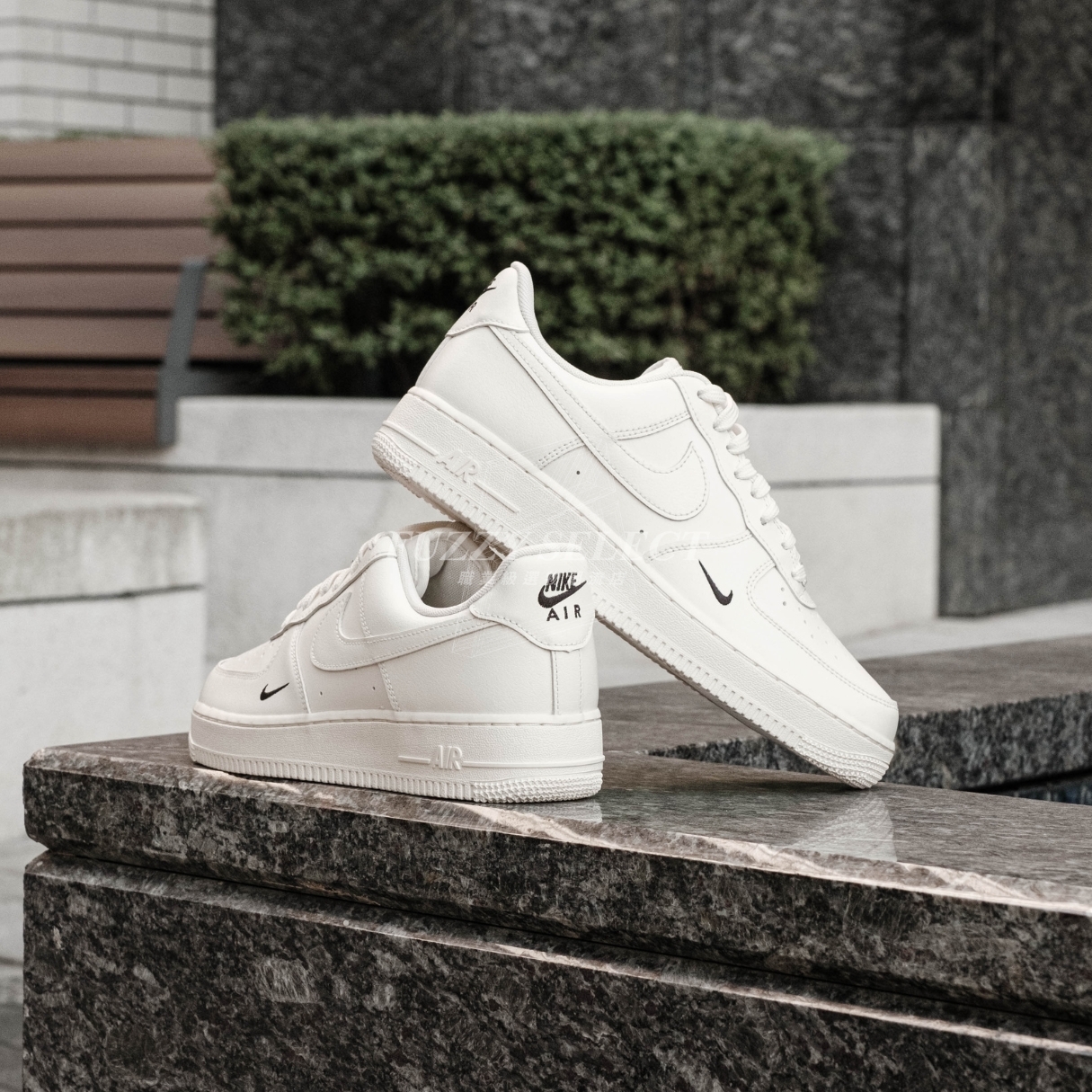 逢甲FUZZY】Nike Air Force 1 奶油白刺繡小黑勾HF1058-133