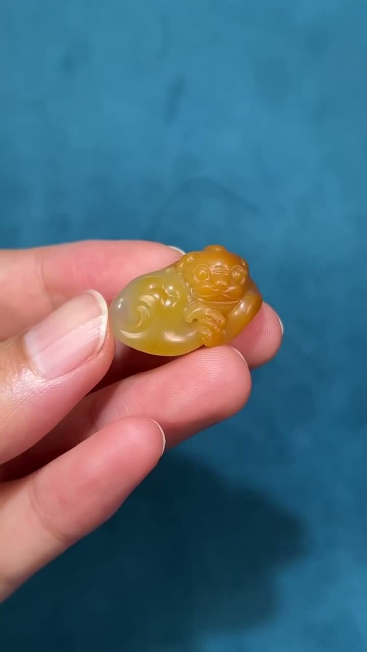 925225 和田玉籽料黃沁貔貅