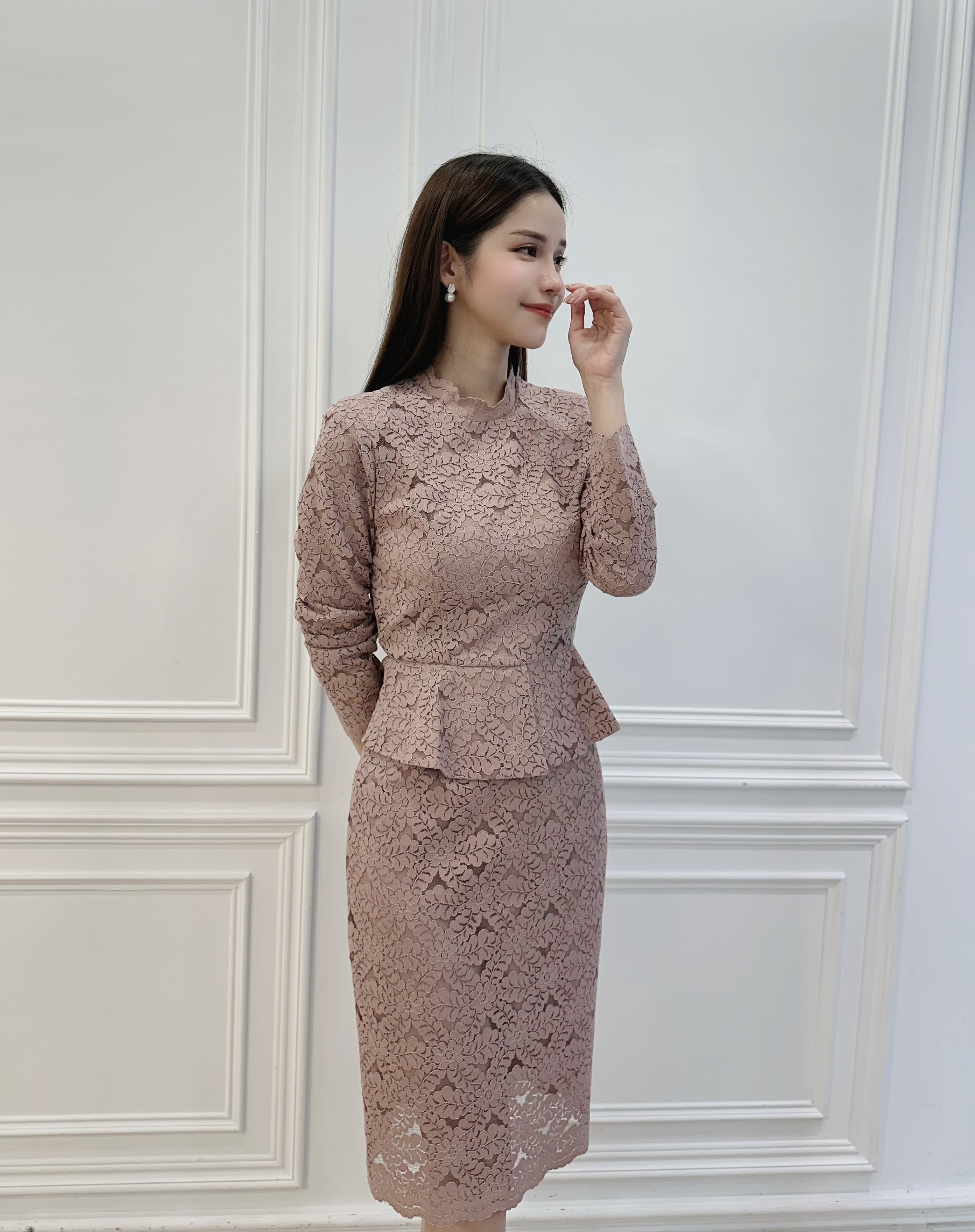 立領腰間裁片蕾絲洋裝