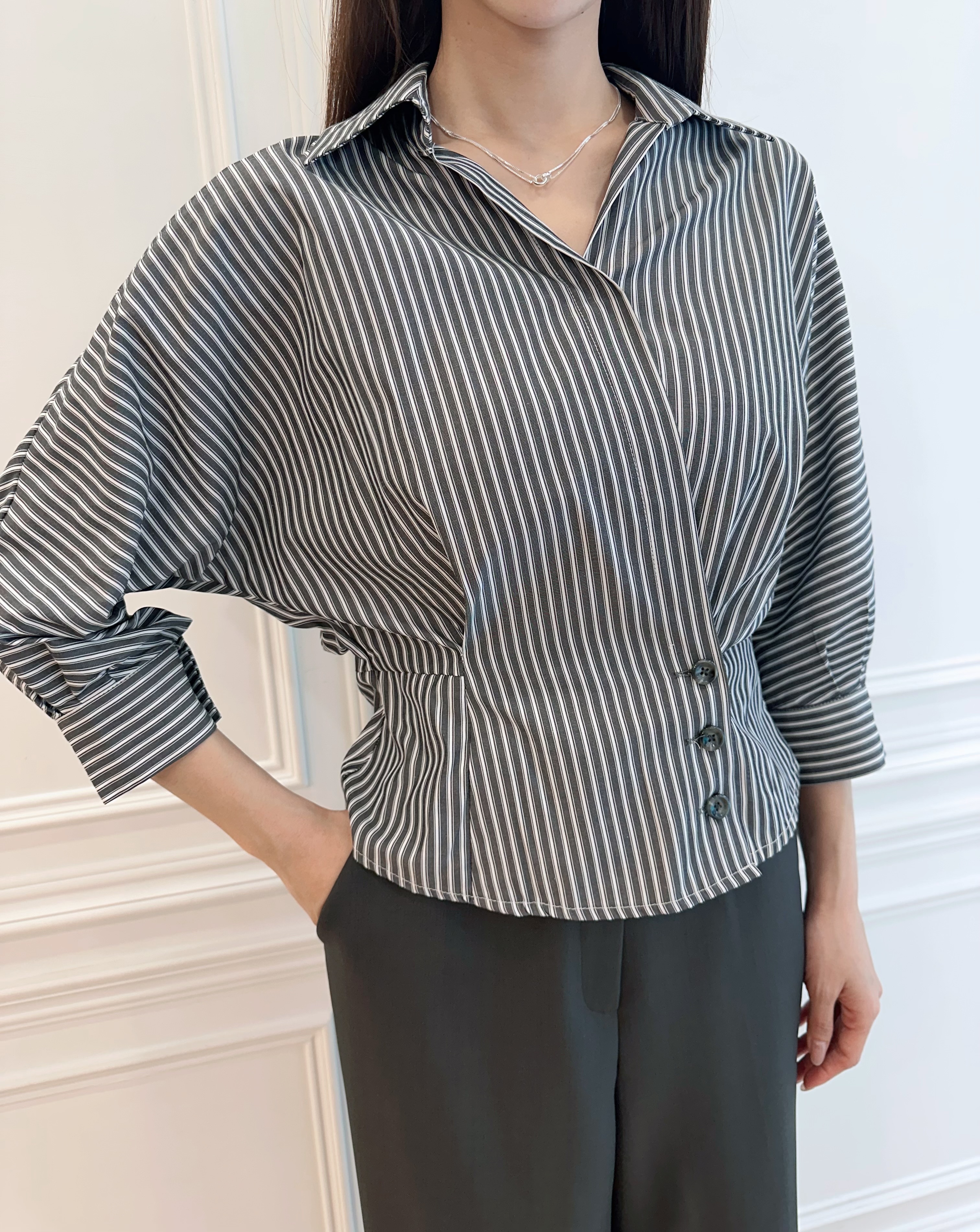 率性側釦橫條紋襯衫