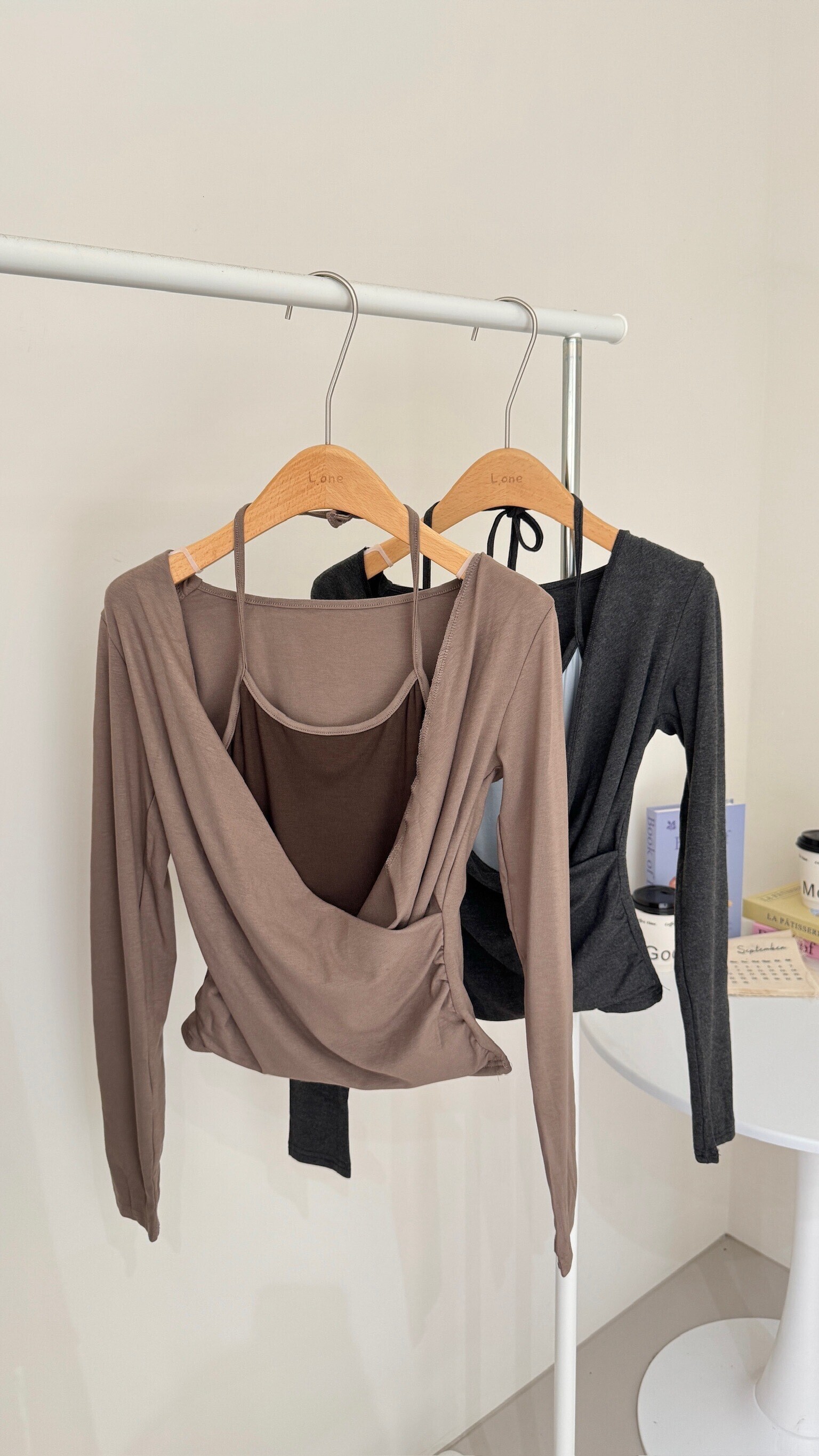 滾邊繞脖假兩件式上衣