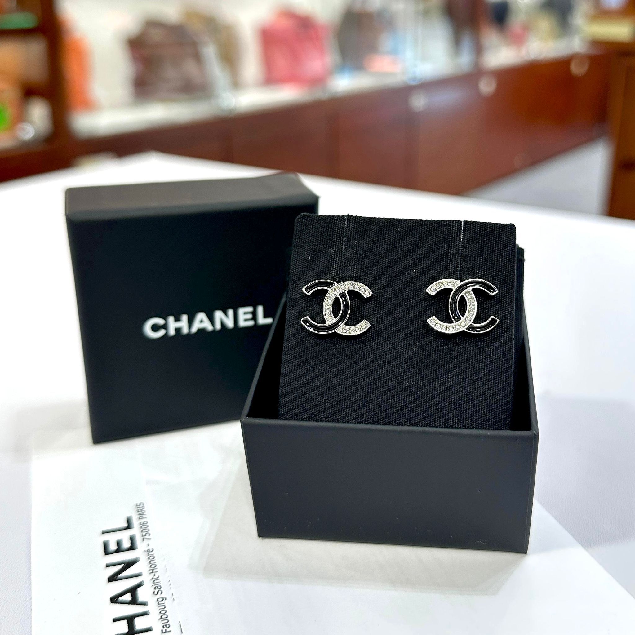 全新CHANEL耳環1.5 X1 cm ABF806 CC LOGO 黑白配拼水鑽 #BRAND NEW #香榭站正品