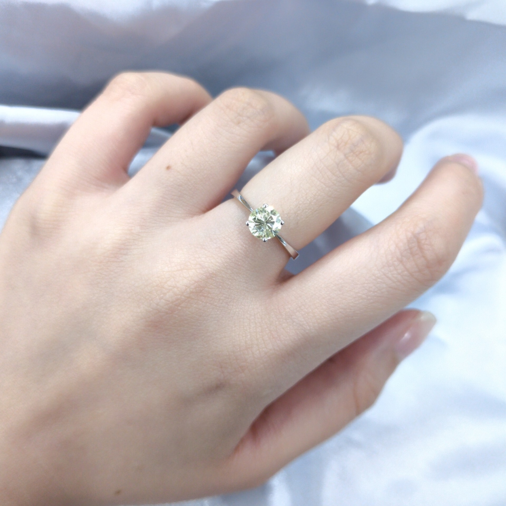 18K White Gold 0.85ct Fancy Yellow Diamond Ring