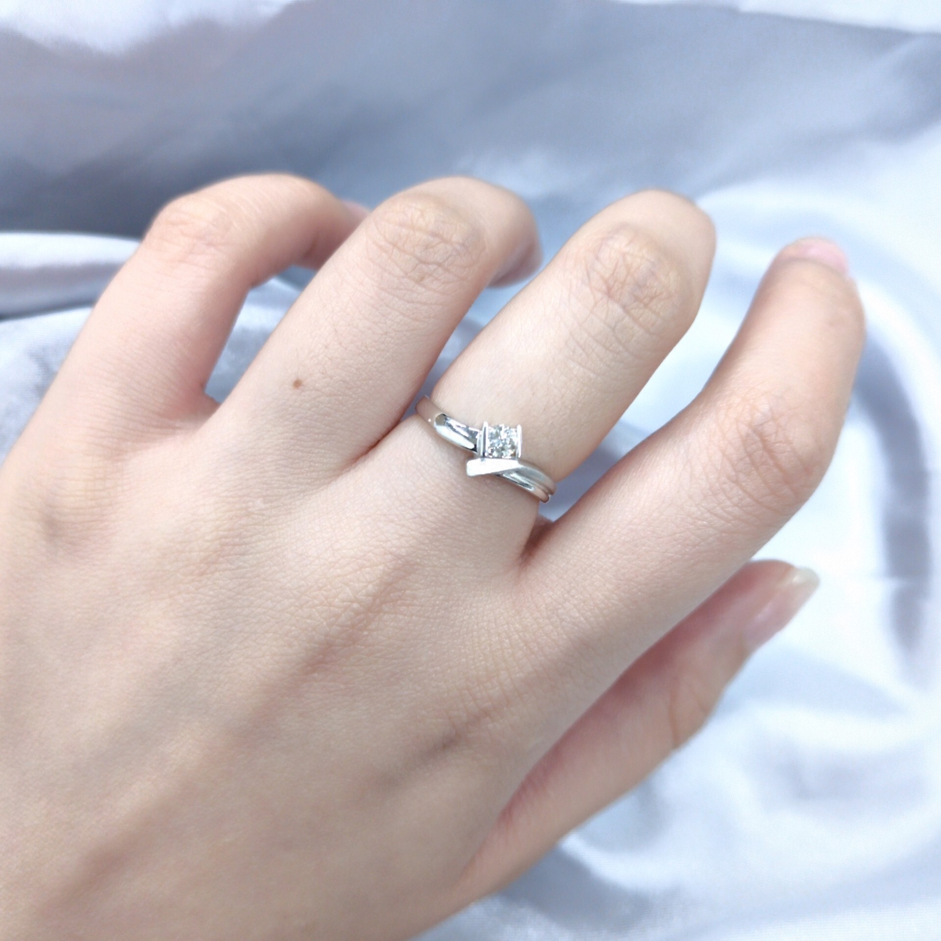 18K White Gold 0.14ct Diamond Ring