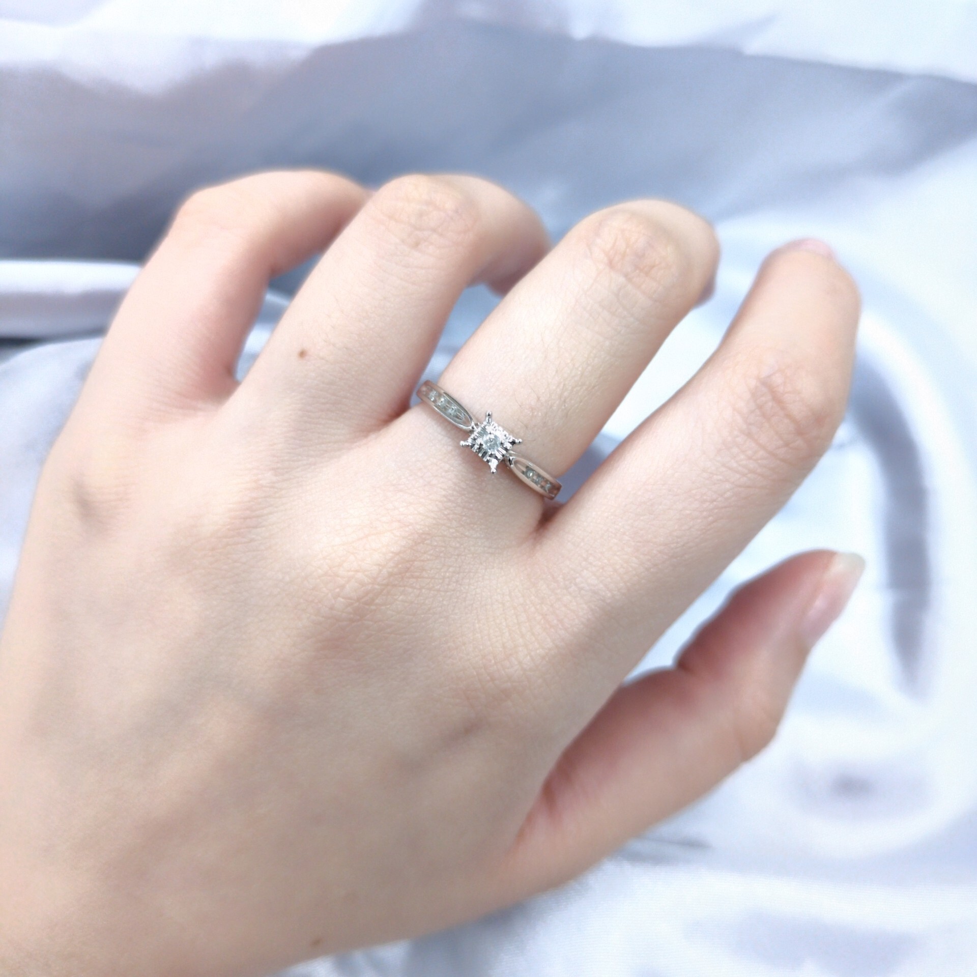 9K White Gold 0.08ct Diamond Ring