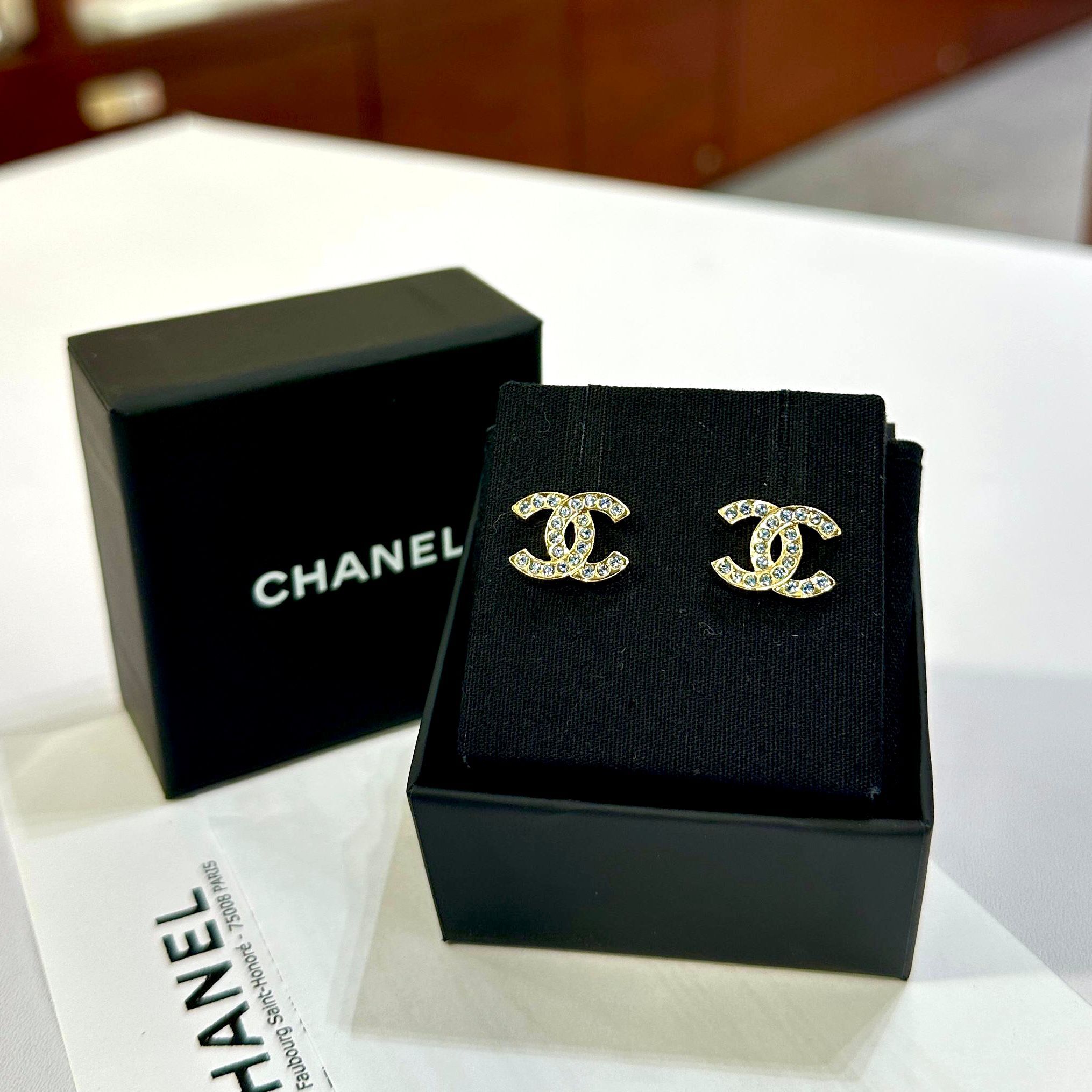 全新CHANEL耳環1.5 X 1cm ABG050 CC LOGO 金色拼淡藍色水鑽 #BRAND NEW #香榭站正品