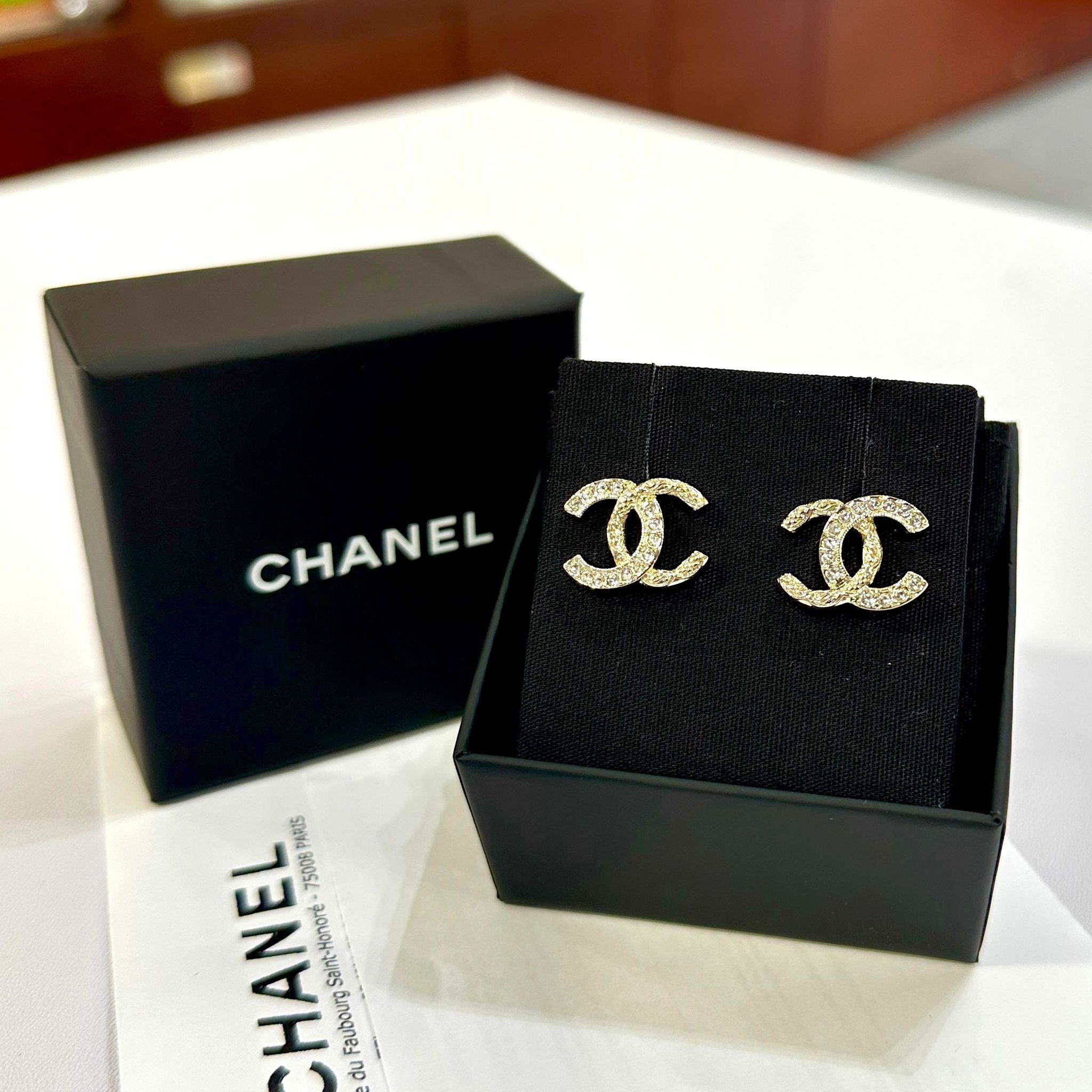 全新CHANEL耳環1.5 X 1cm ABG076 CC LOGO 半水鑽金色CC #BRAND NEW #香榭站正品
