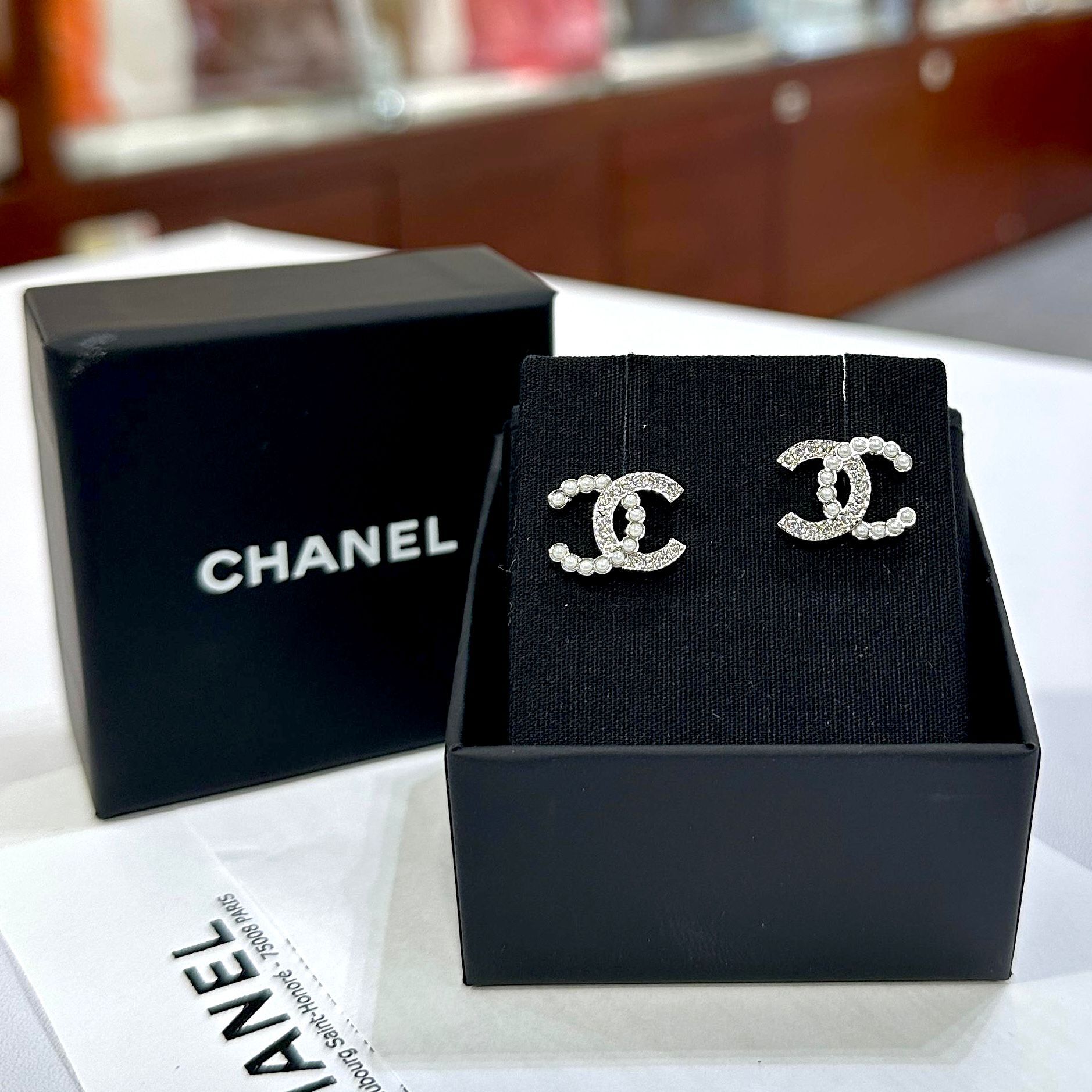 全新CHANEL耳環1.5 X 1cm ABD478 CC LOGO 珍珠水鑽銀色CC #BRAND NEW #香榭站正品