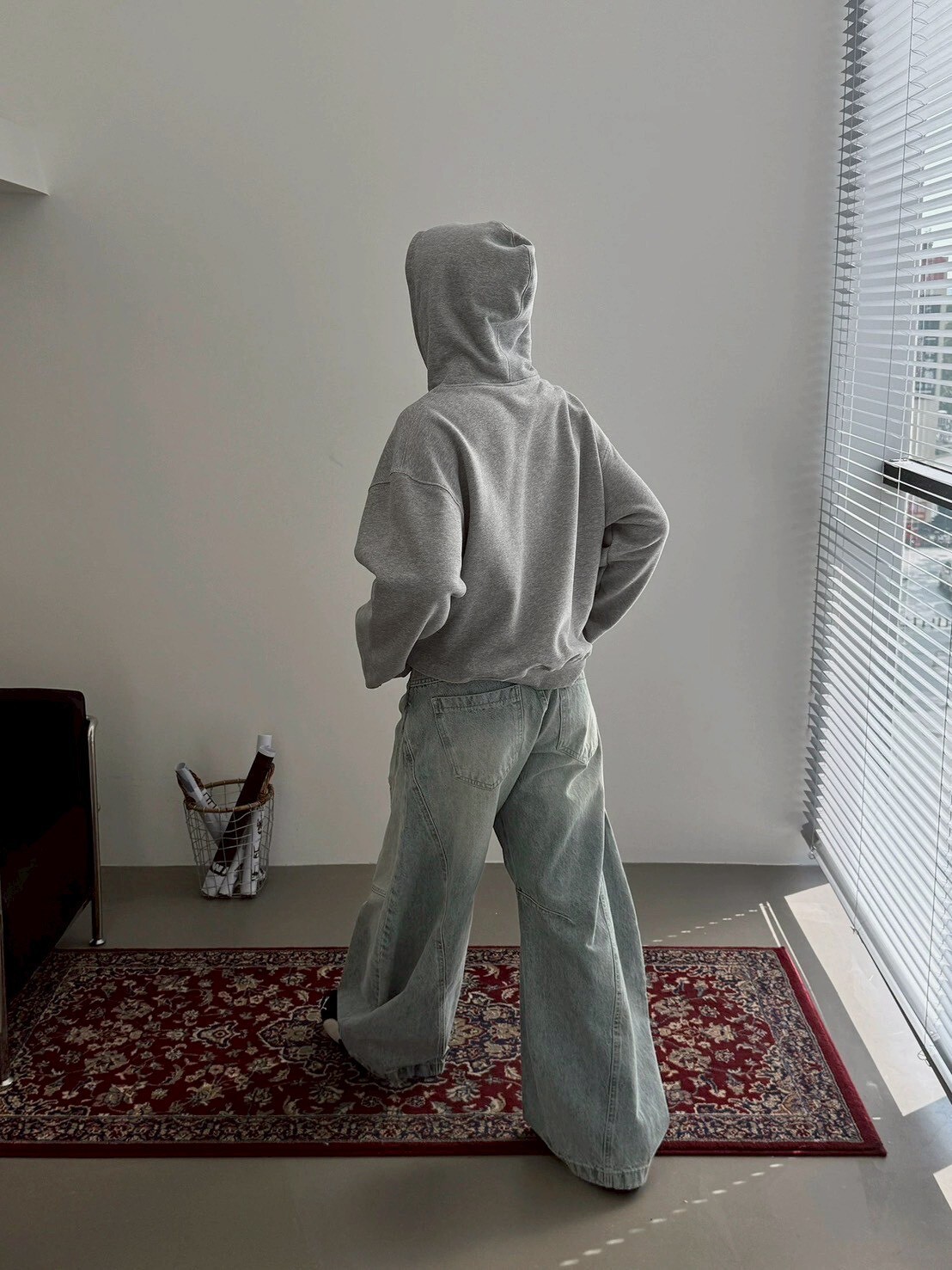 斜痕刷白 寬版牛仔褲