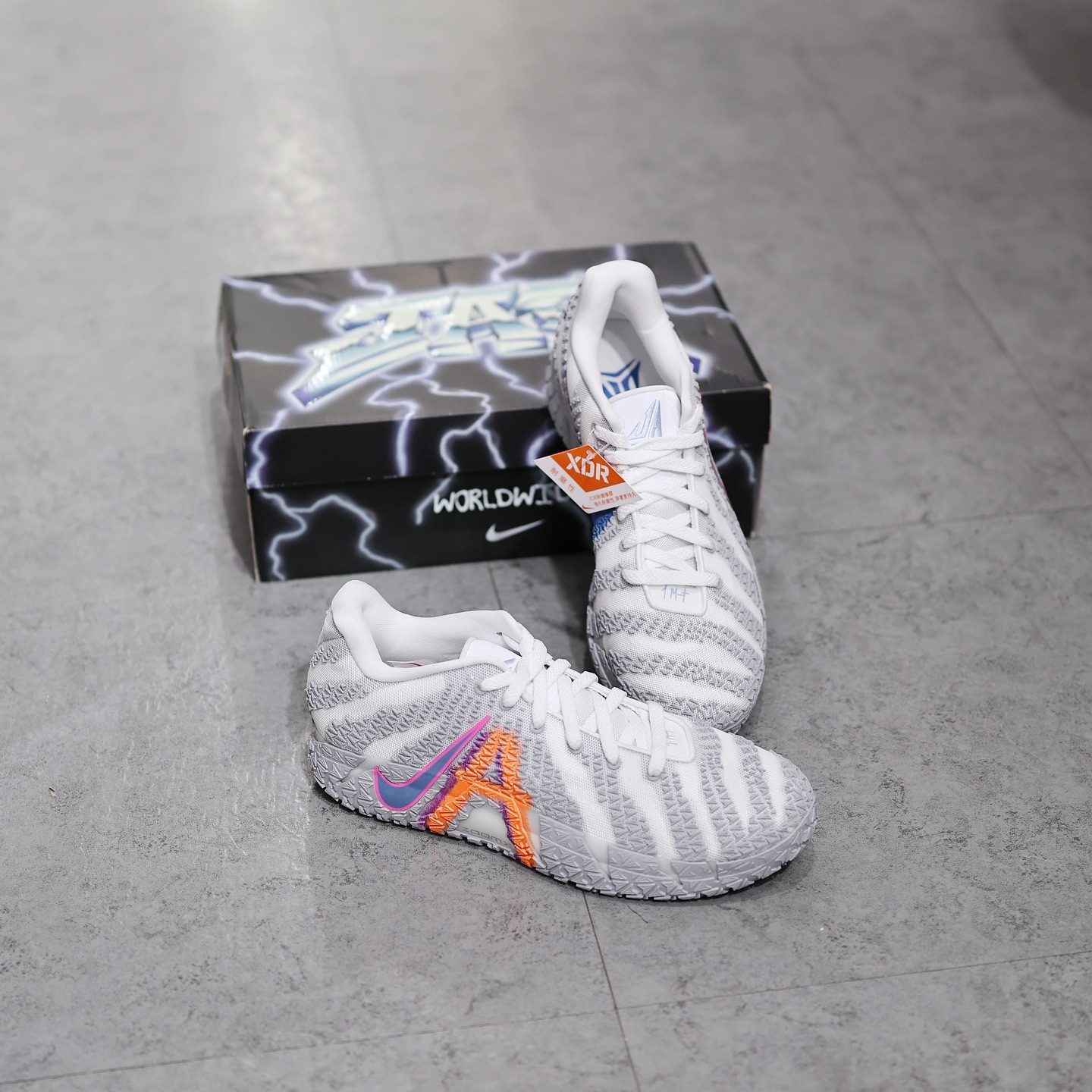 NIKE JA 3 ” LIGHT SHOW“ EP JA MORANT 3 莫蘭特灰色塗鴉鴛鴦 HF2794-100