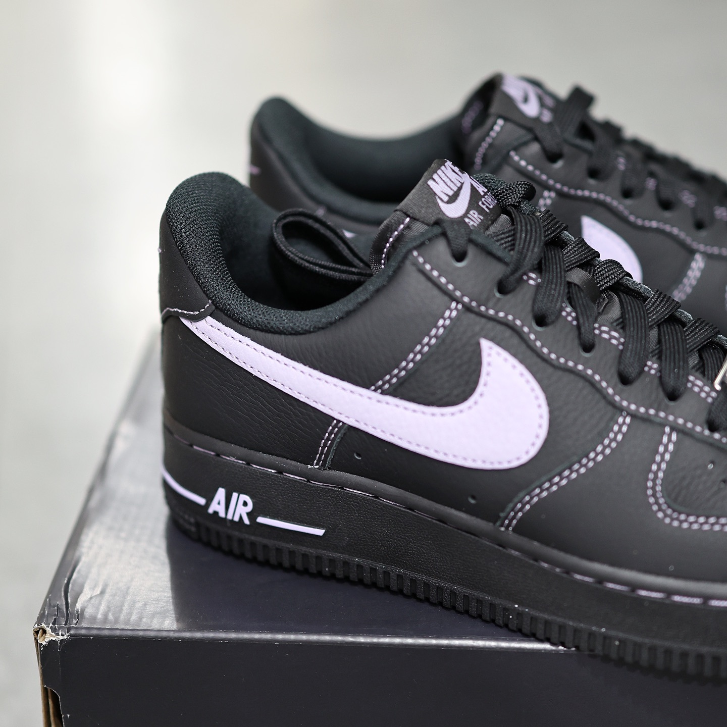 Nike Air Force 1 Low Black Light Lilac Swoosh 黑魂淡紫. HQ2037-001