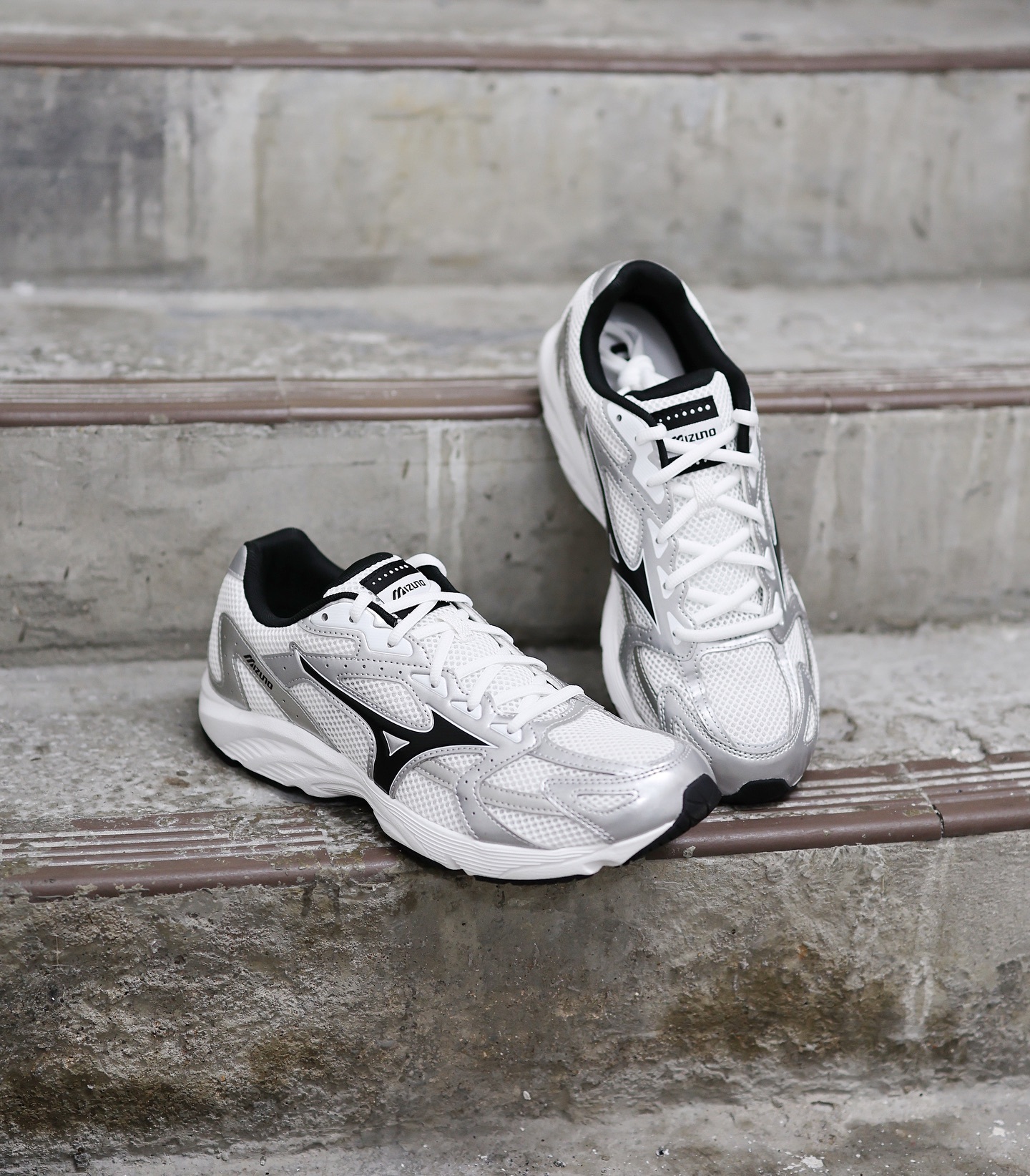 MIZUNO SPARK CN WHITE SILVER BLACK 白黑銀色D1GH242804