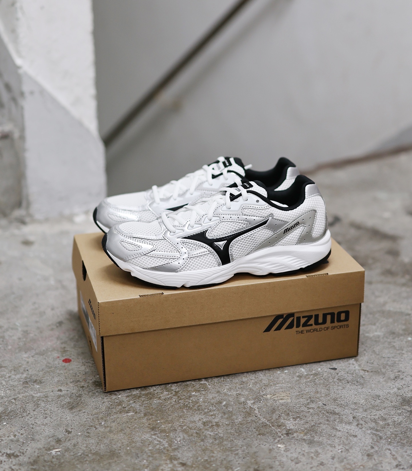 MIZUNO SPARK CN WHITE SILVER BLACK 白黑銀色 D1GH242804